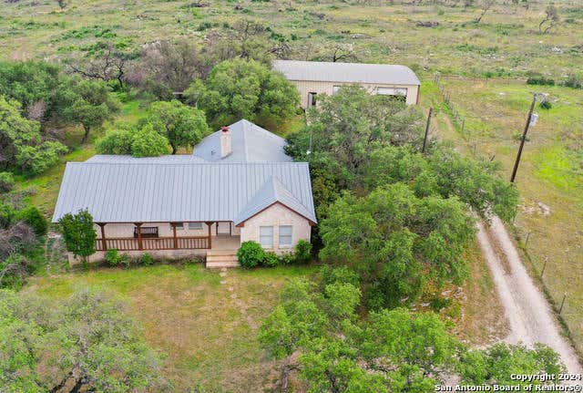 155 COUNTY ROAD 2652, RIO MEDINA, TX 78066, photo 1 of 34