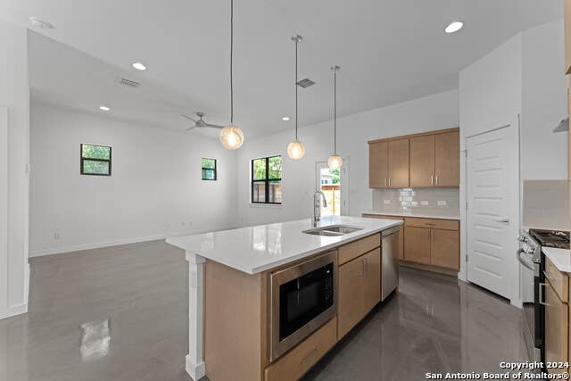 914 N OLIVE ST Unit 101  