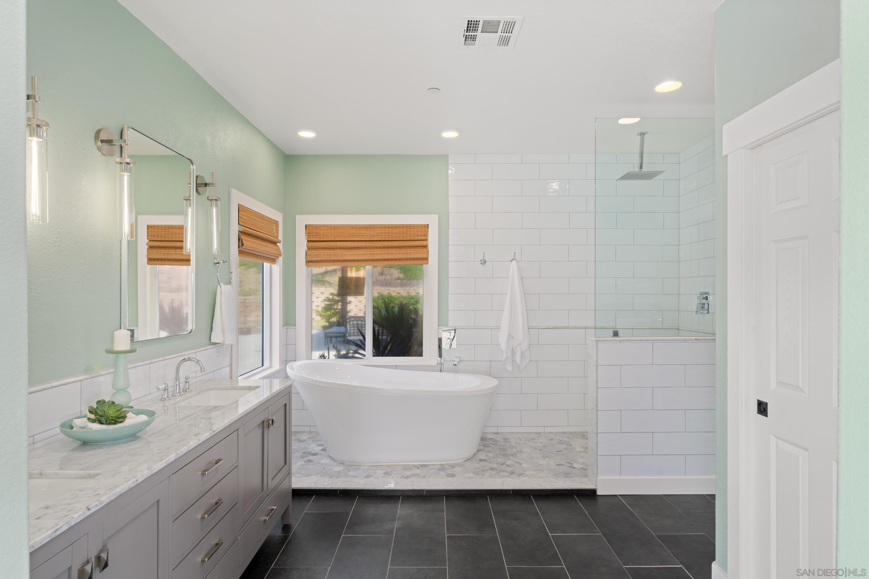 Poway, California, 92064, United States, 4 Bedrooms Bedrooms, ,3 BathroomsBathrooms,Residential,Active,1929455