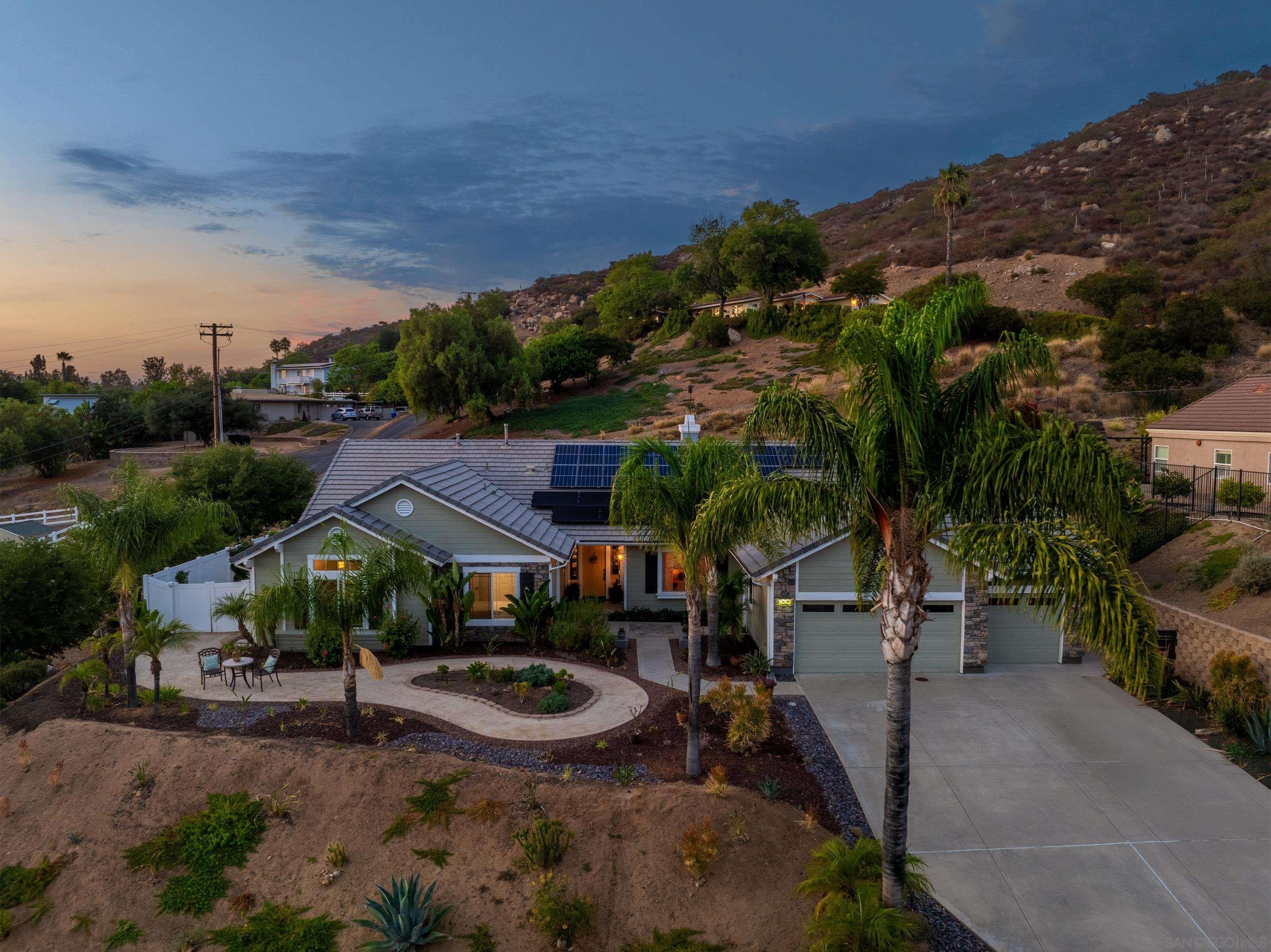Poway, California, 92064, United States, 4 Bedrooms Bedrooms, ,3 BathroomsBathrooms,Residential,Active,1929455