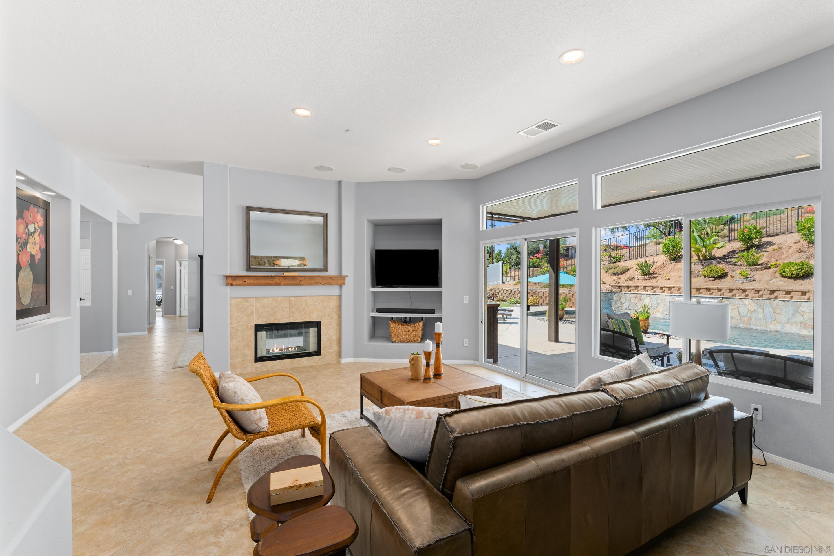 Poway, California, 92064, United States, 4 Bedrooms Bedrooms, ,3 BathroomsBathrooms,Residential,Active,1929455