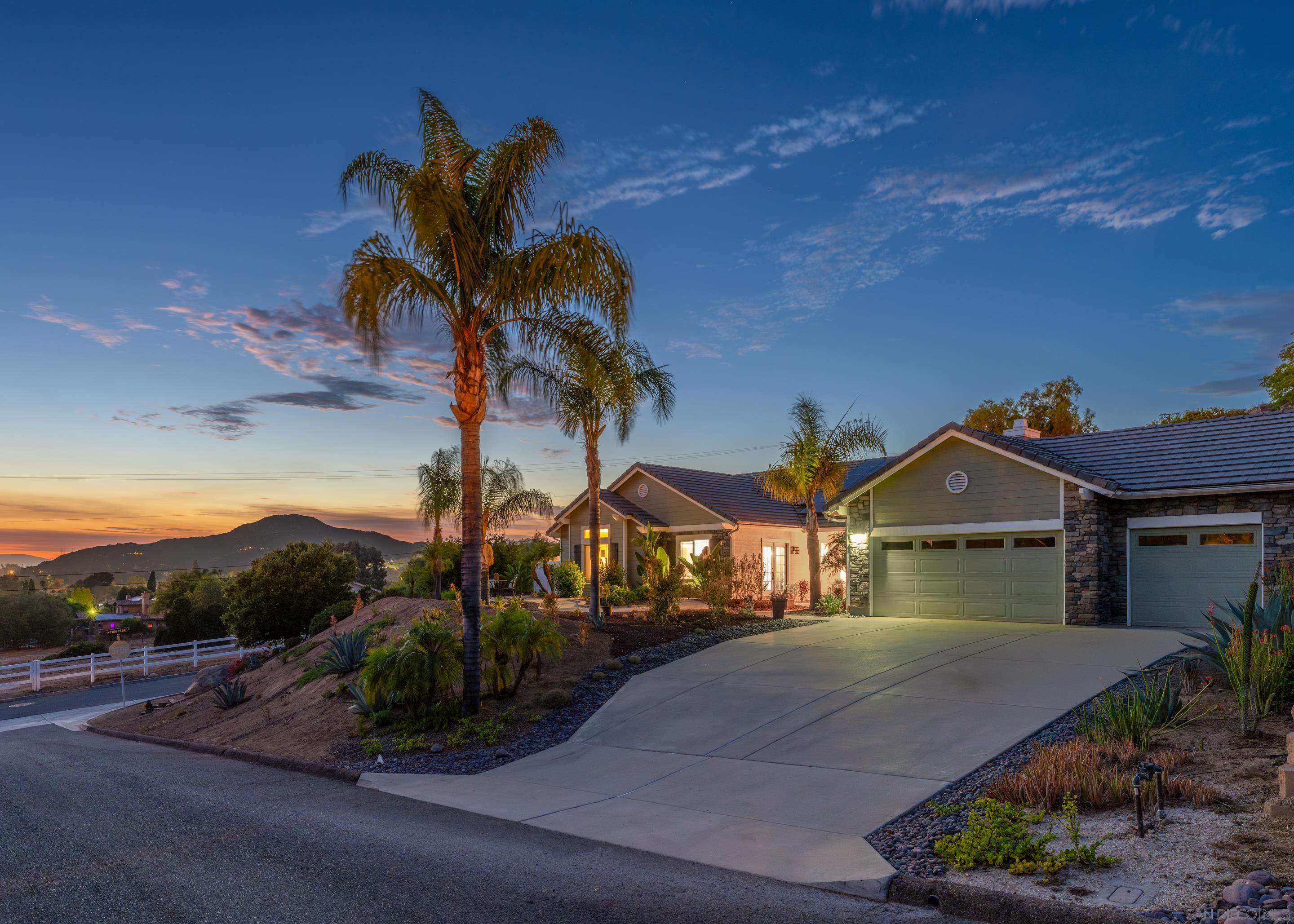 Poway, California, 92064, United States, 4 Bedrooms Bedrooms, ,3 BathroomsBathrooms,Residential,Active,1929455