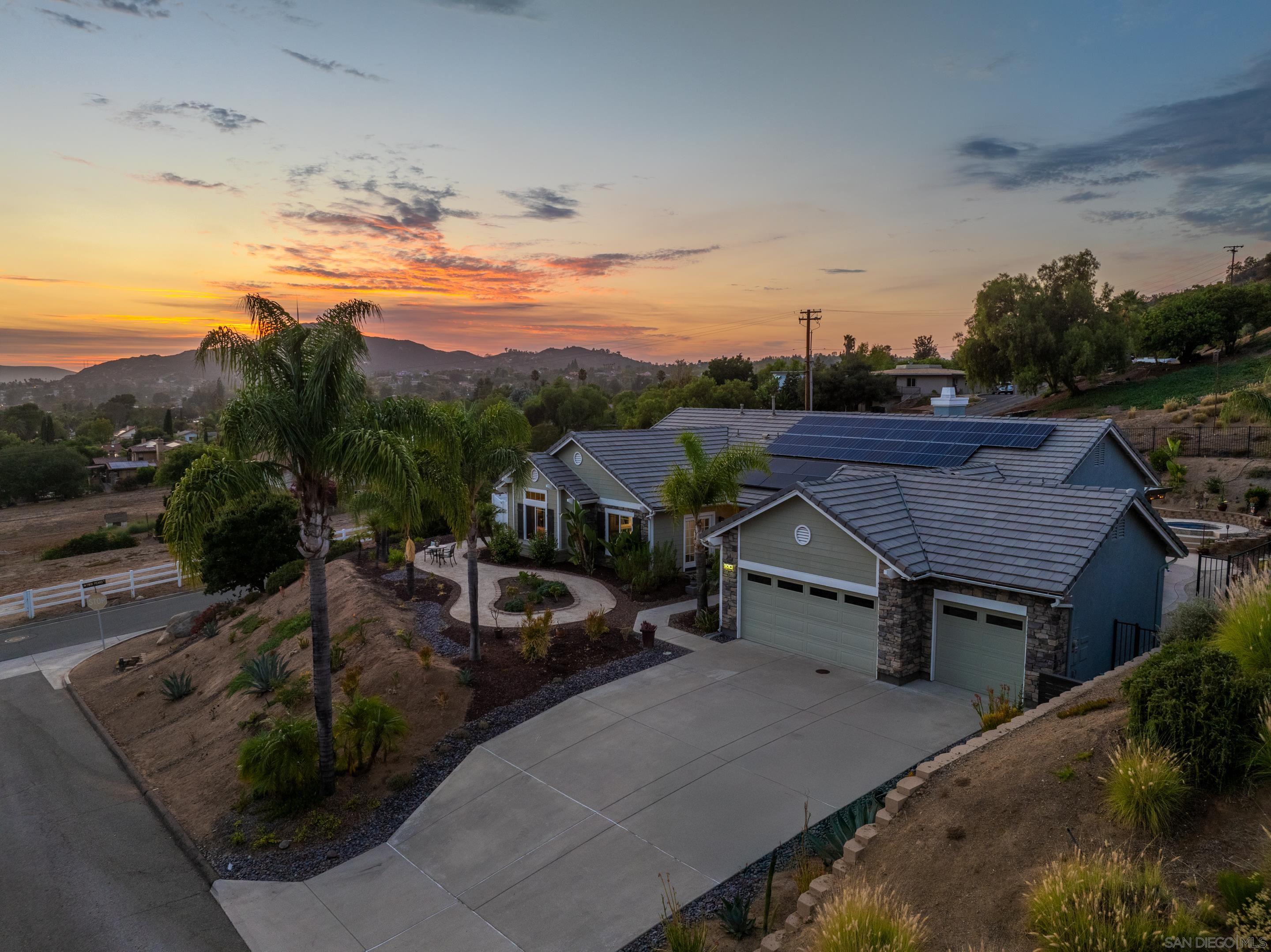 Poway, California, 92064, United States, 4 Bedrooms Bedrooms, ,3 BathroomsBathrooms,Residential,Active,1929455