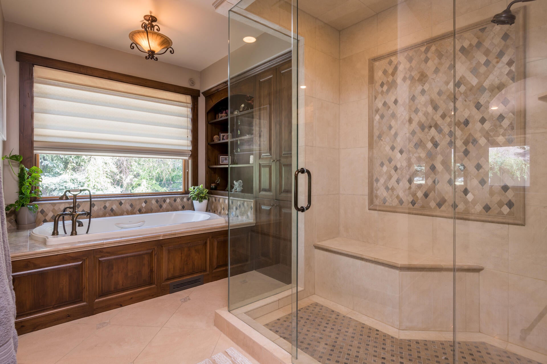 Hailey, Idaho, 83333, United States, 3 Bedrooms Bedrooms, ,3 BathroomsBathrooms,Residential,Active,1860312