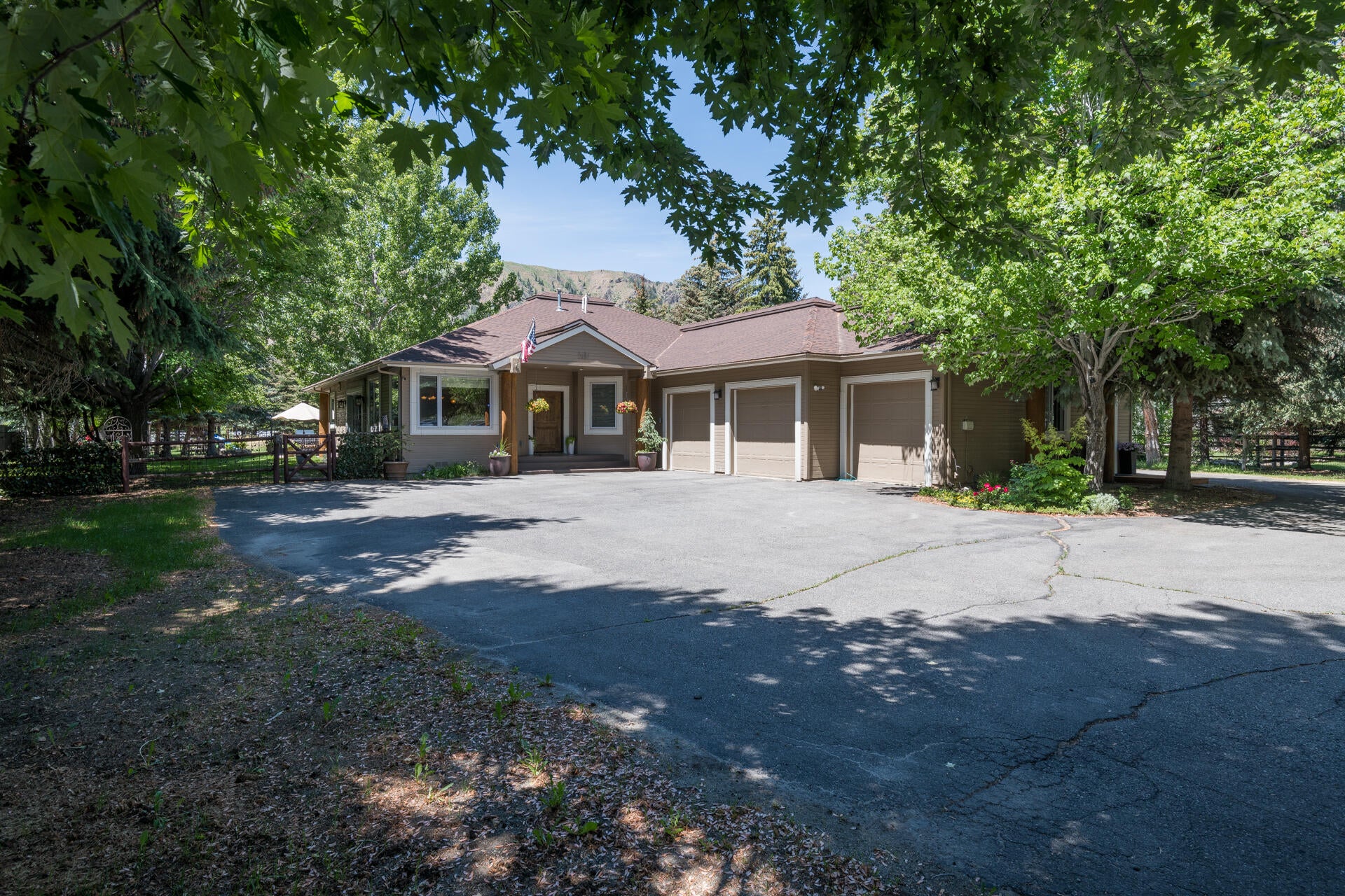 Hailey, Idaho, 83333, United States, 3 Bedrooms Bedrooms, ,3 BathroomsBathrooms,Residential,Active,1860312