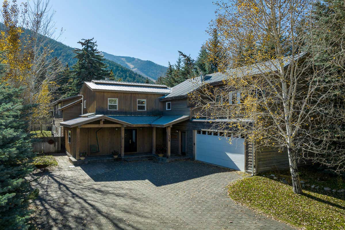 135 SIMPSON DR, KETCHUM, ID 83340, photo 1 of 27