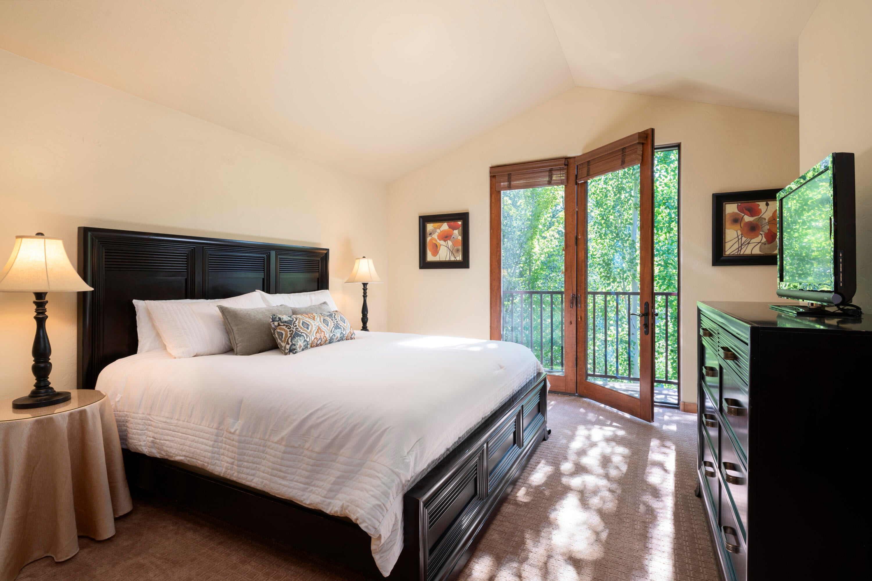 Ketchum, Idaho, 83340, United States, 4 Bedrooms Bedrooms, ,4 BathroomsBathrooms,Residential,Active,2007083