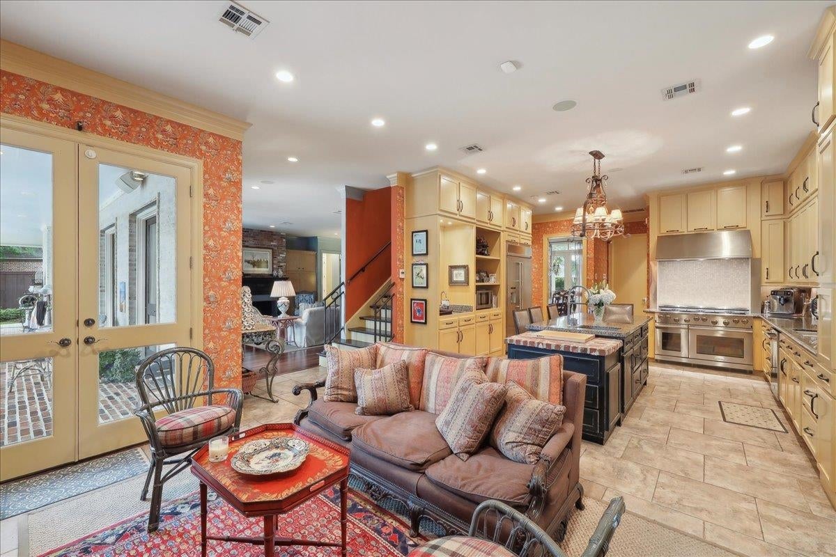 Beaumont, Texas, 77706, United States, 5 Bedrooms Bedrooms, ,6 BathroomsBathrooms,Residential,Active,1798219