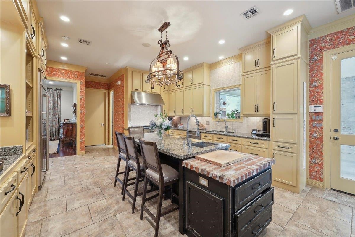 Beaumont, Texas, 77706, United States, 5 Bedrooms Bedrooms, ,6 BathroomsBathrooms,Residential,Active,1798219