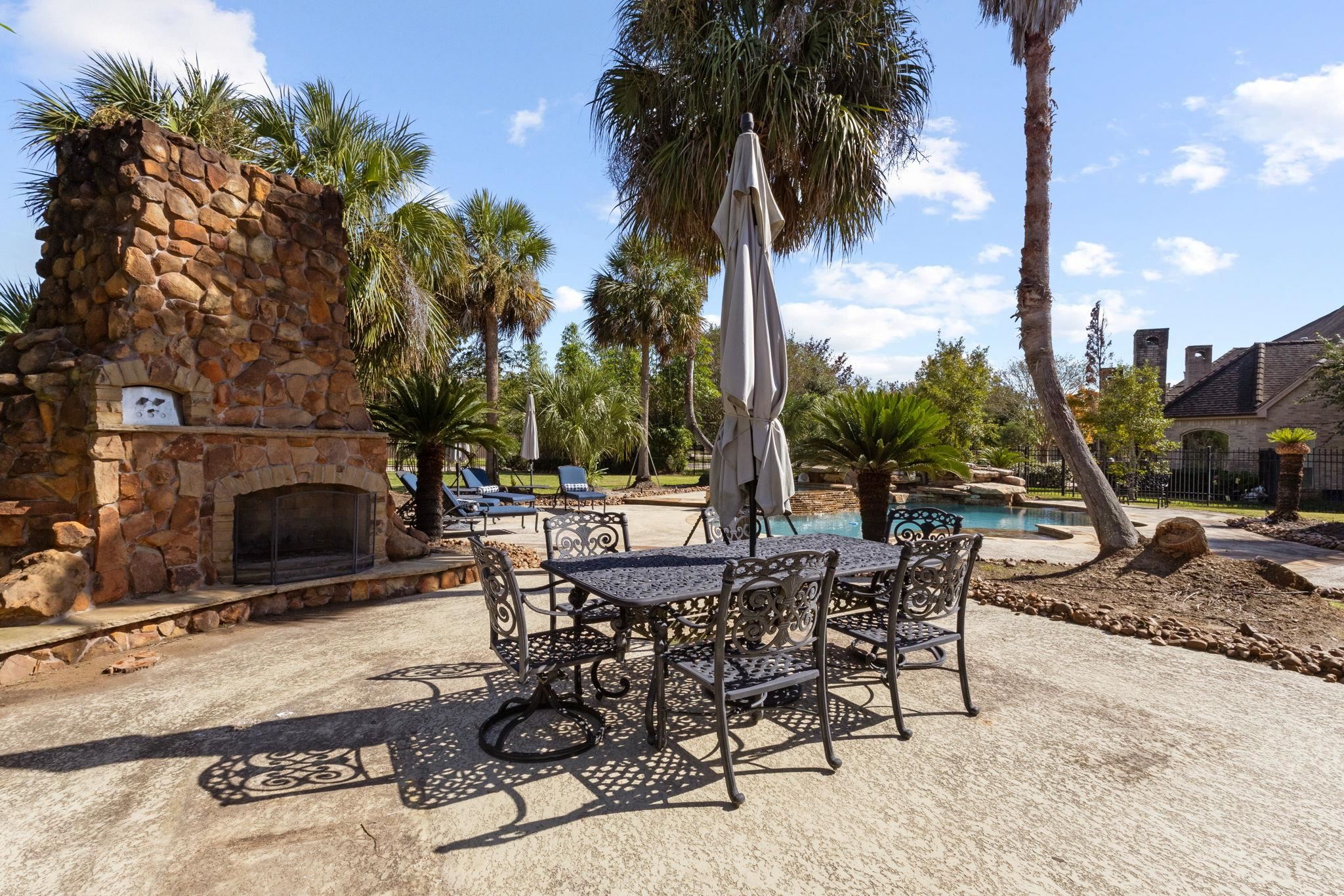 Beaumont, Texas, 77706, United States, 6 Bedrooms Bedrooms, ,7 BathroomsBathrooms,Residential,Active,1988792