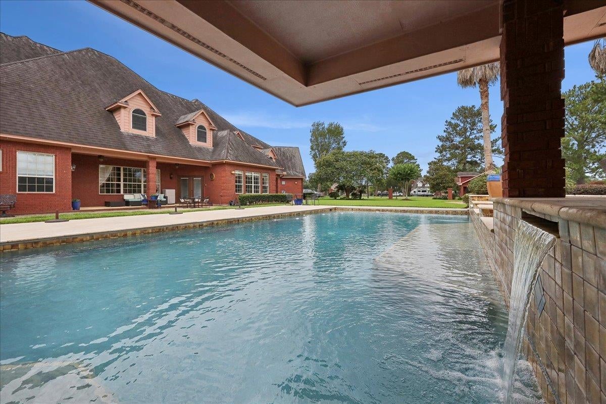 Beaumont, Texas, 77707, United States, 6 Bedrooms Bedrooms, ,10 BathroomsBathrooms,Residential,Active,1853261