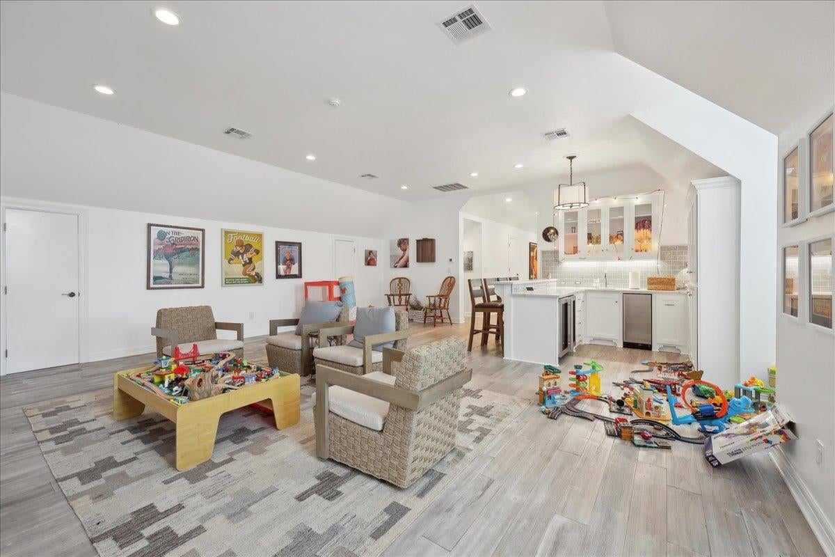 Beaumont, Texas, 77706, United States, 5 Bedrooms Bedrooms, ,6 BathroomsBathrooms,Residential,Active,1798219