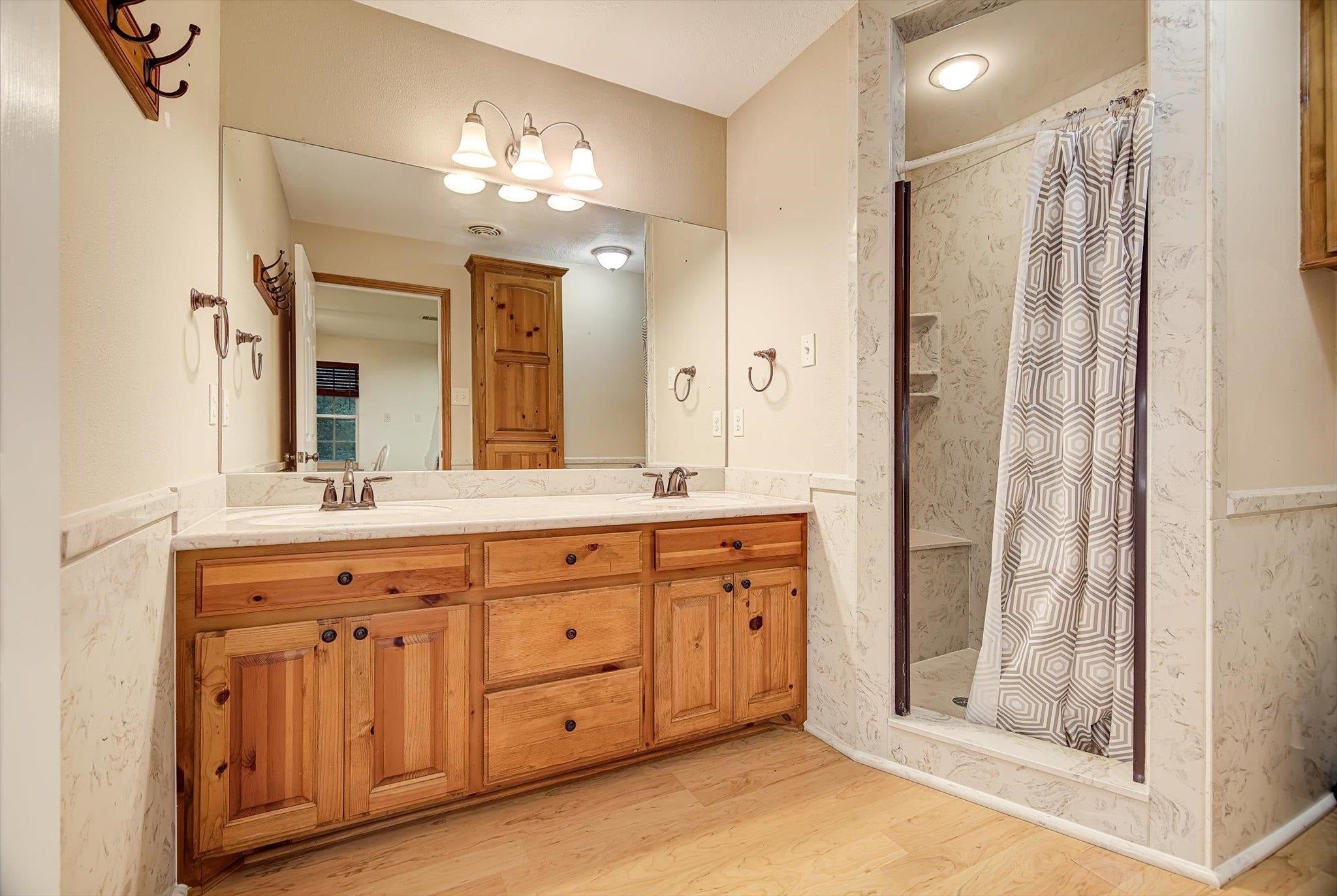 Liberty, Texas, 77575, United States, 7 Bedrooms Bedrooms, ,5 BathroomsBathrooms,Residential,Active,2007217