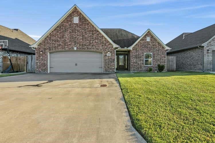 2735 EASTDALE DR, GROVES, TX 77619, photo 1 of 27