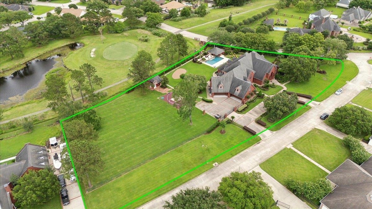 Beaumont, Texas, 77707, United States, 6 Bedrooms Bedrooms, ,10 BathroomsBathrooms,Residential,Active,1853261