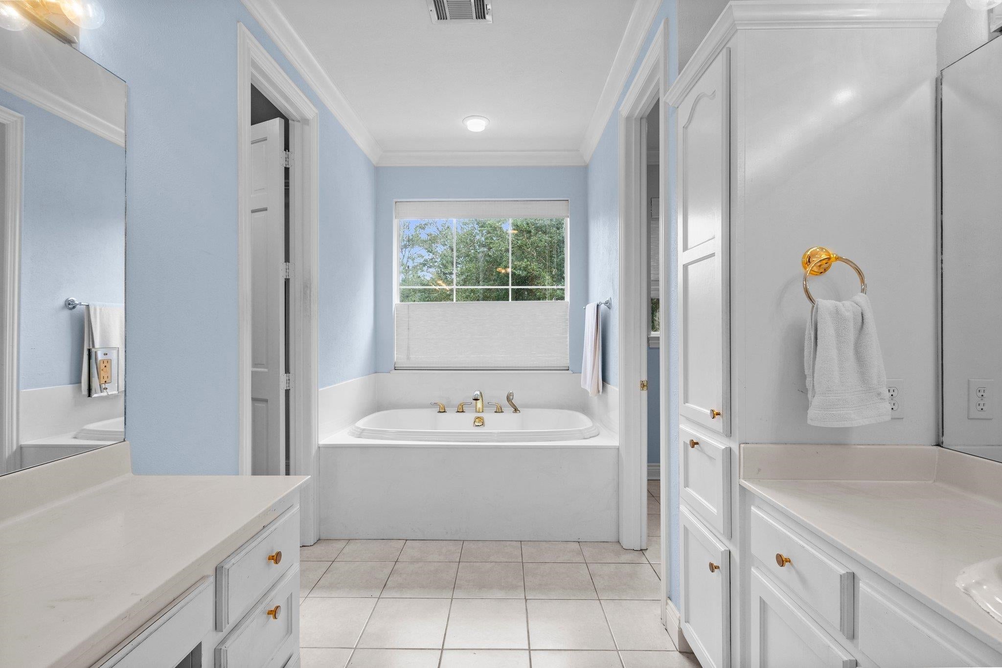 Winnie, Texas, 77665, United States, 3 Bedrooms Bedrooms, ,4 BathroomsBathrooms,Residential,Active,1963426