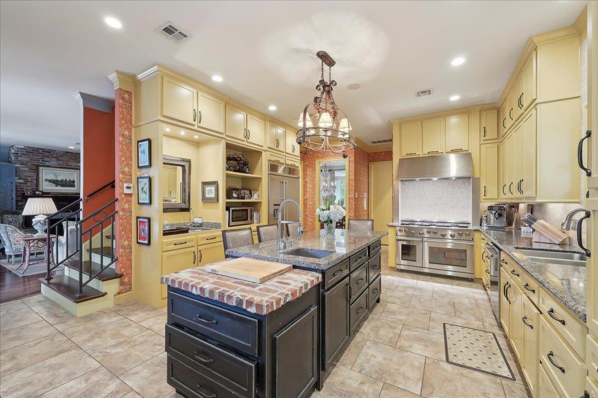 Beaumont, Texas, 77706, United States, 5 Bedrooms Bedrooms, ,6 BathroomsBathrooms,Residential,Active,1987247