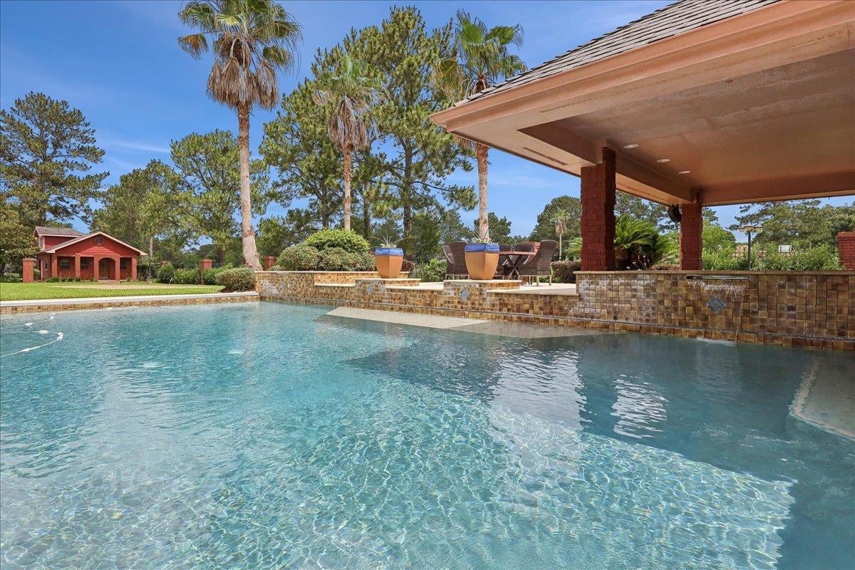 Beaumont, Texas, 77707, United States, 6 Bedrooms Bedrooms, ,10 BathroomsBathrooms,Residential,Active,1853261