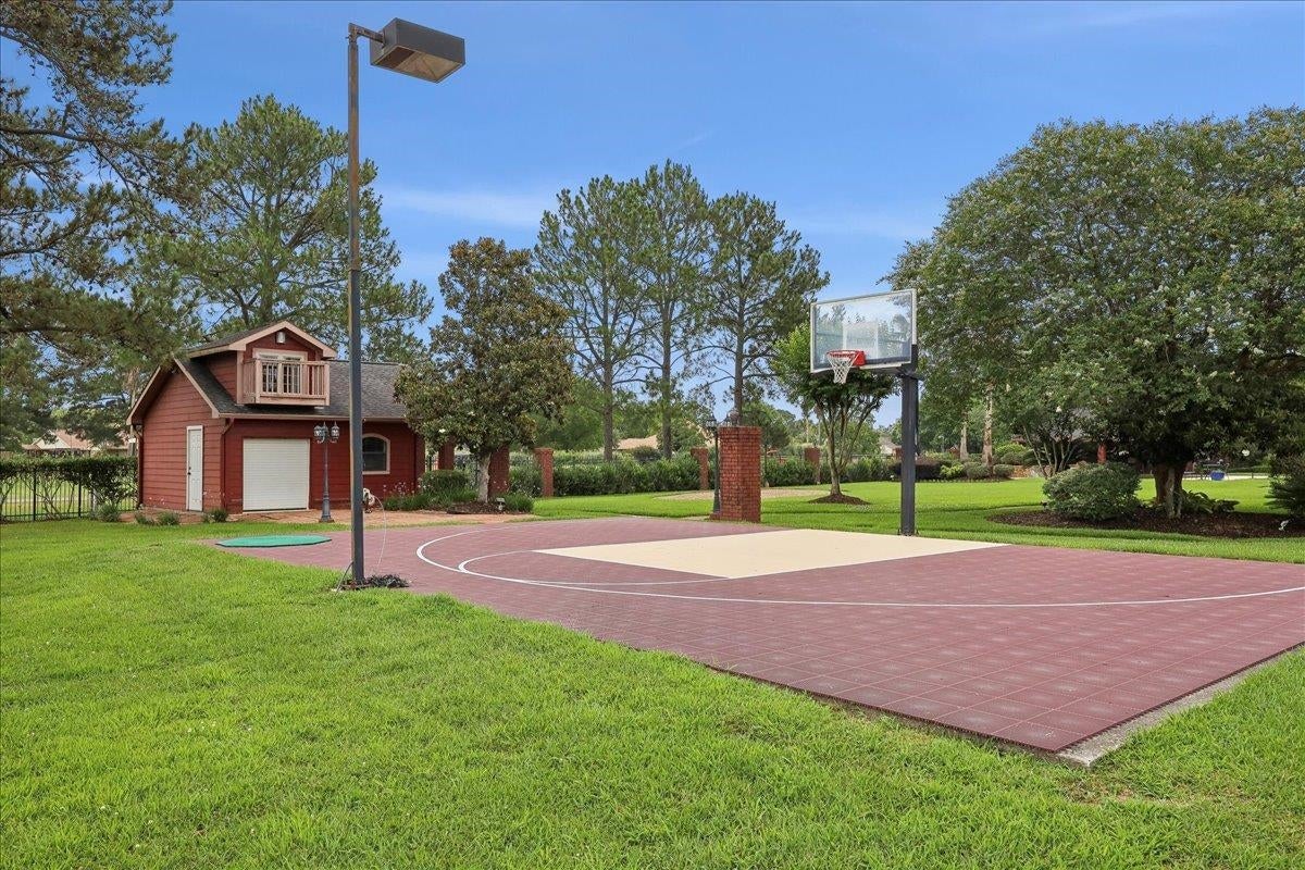 Beaumont, Texas, 77707, United States, 6 Bedrooms Bedrooms, ,10 BathroomsBathrooms,Residential,Active,1853261