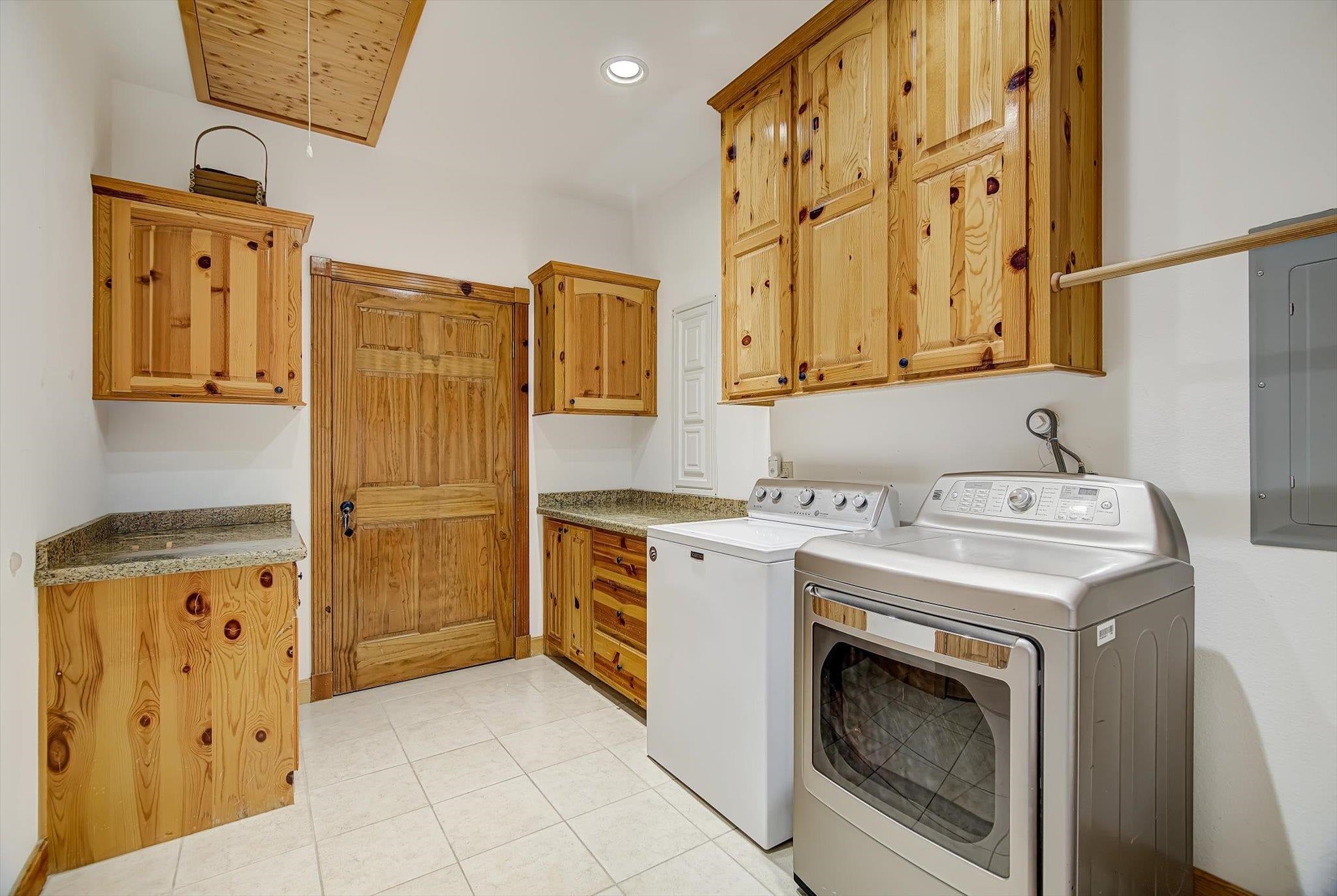 Liberty, Texas, 77575, United States, 7 Bedrooms Bedrooms, ,5 BathroomsBathrooms,Residential,Active,2007217