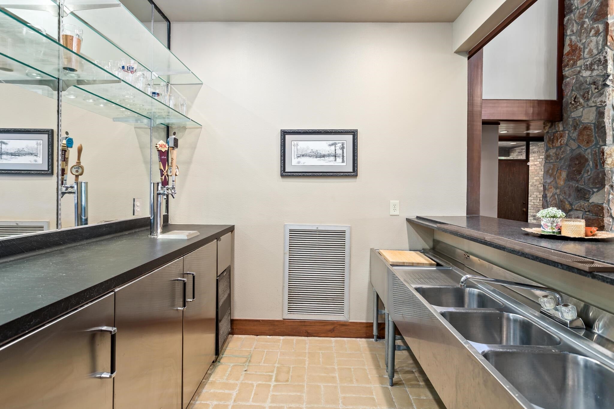 Sour Lake, Texas, 77659, United States, 5 Bedrooms Bedrooms, ,5 BathroomsBathrooms,Residential,Active,1962173