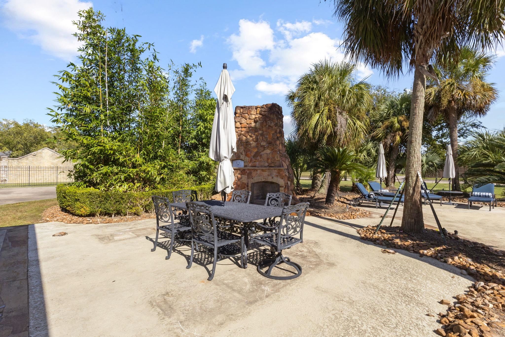 Beaumont, Texas, 77706, United States, 6 Bedrooms Bedrooms, ,7 BathroomsBathrooms,Residential,Active,1988792