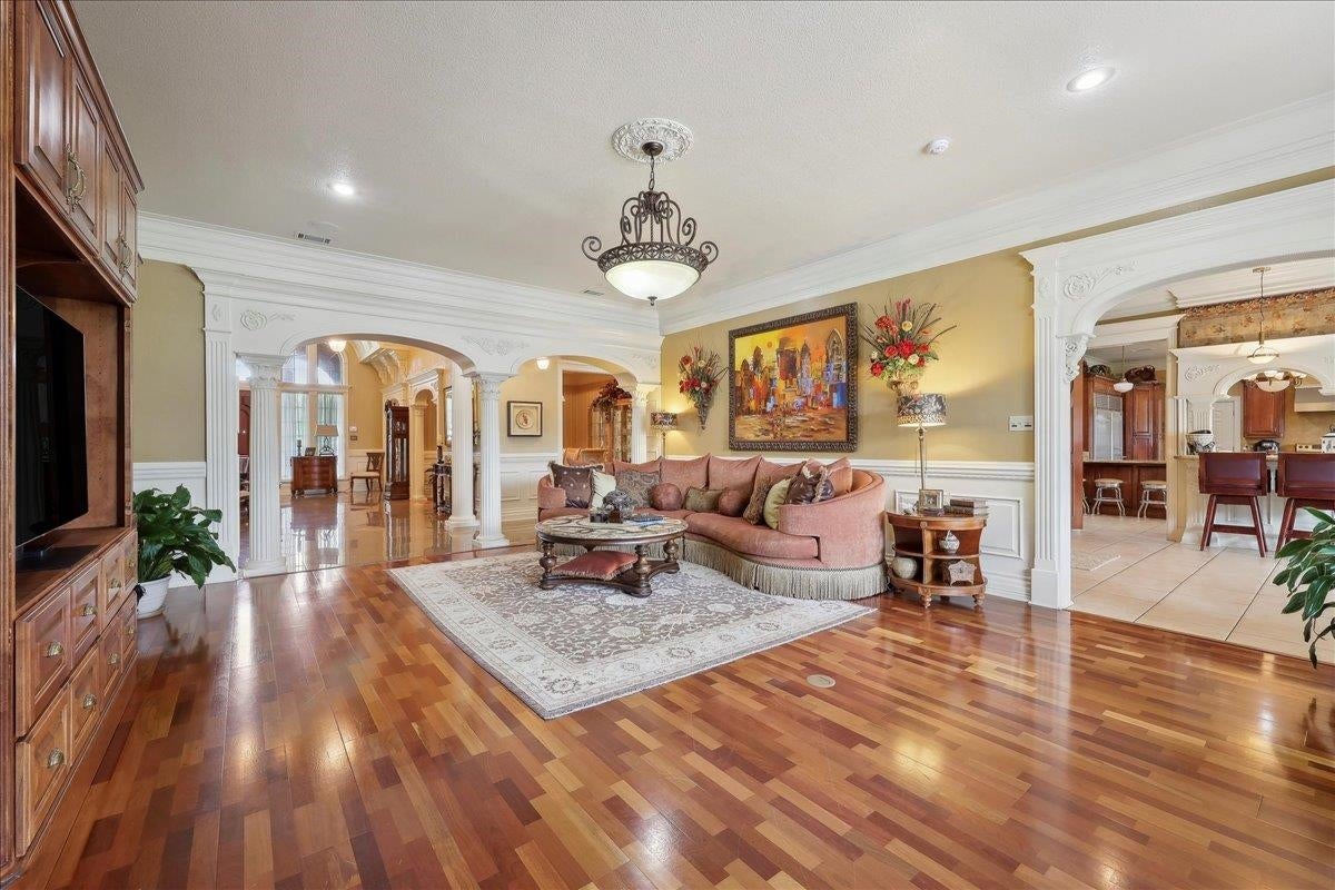 Beaumont, Texas, 77707, United States, 6 Bedrooms Bedrooms, ,10 BathroomsBathrooms,Residential,Active,1853261