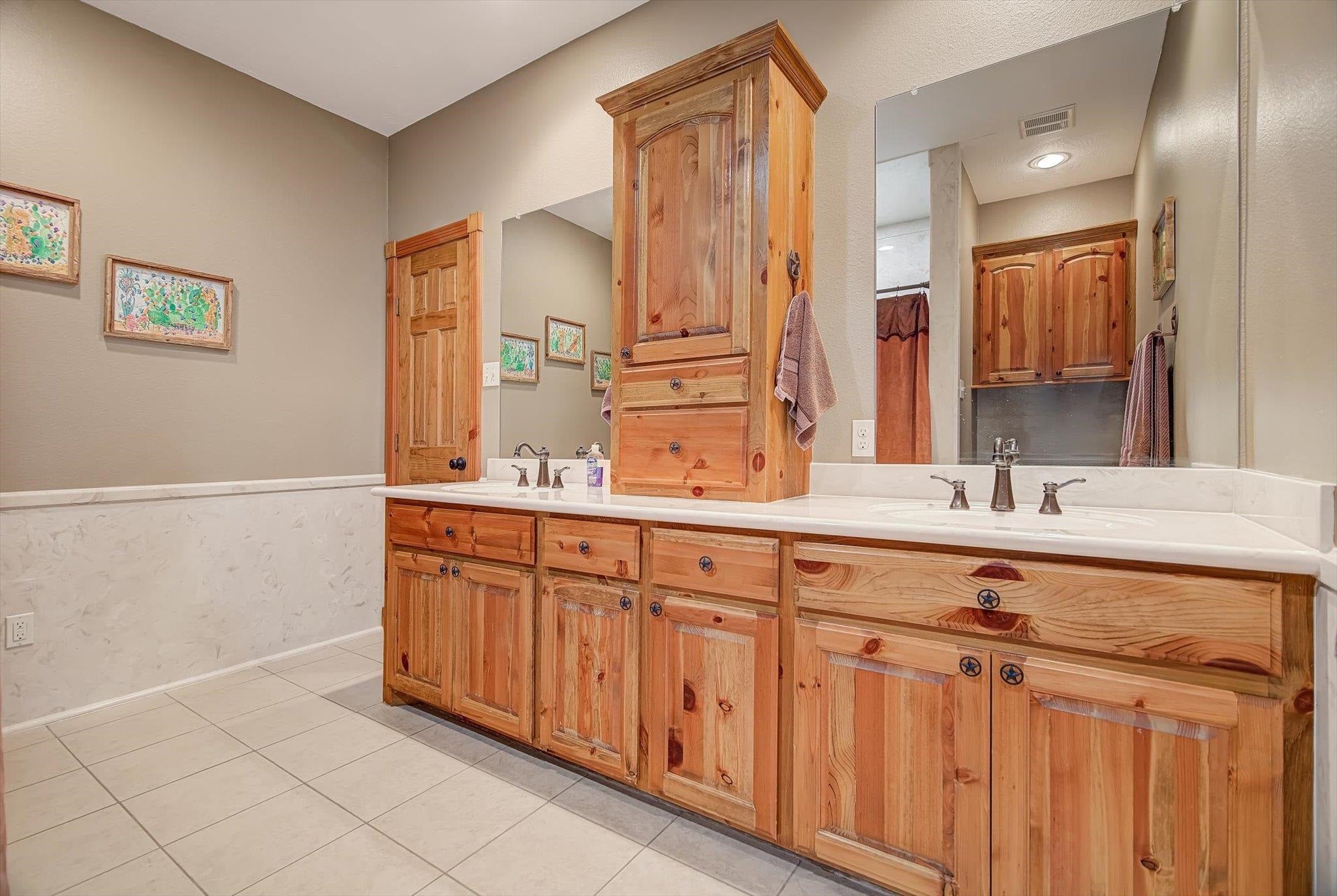 Liberty, Texas, 77575, United States, 7 Bedrooms Bedrooms, ,5 BathroomsBathrooms,Residential,Active,2007217