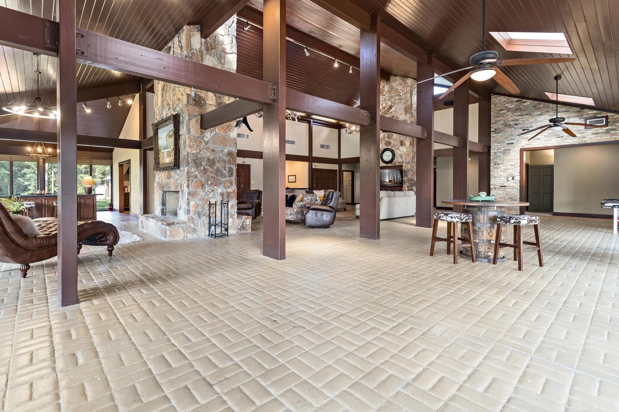 Sour Lake, Texas, 77659, United States, 5 Bedrooms Bedrooms, ,5 BathroomsBathrooms,Residential,Active,1962173