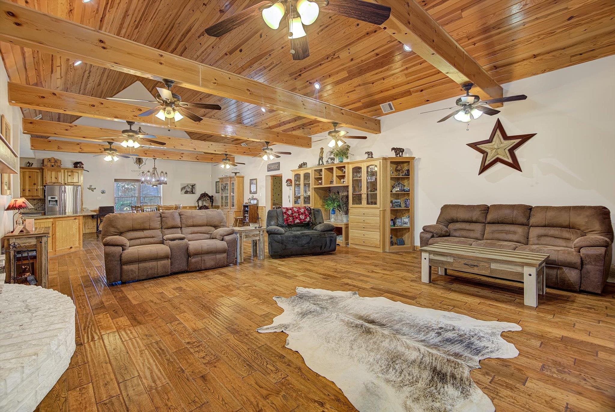 Liberty, Texas, 77575, United States, 7 Bedrooms Bedrooms, ,5 BathroomsBathrooms,Residential,Active,2007217