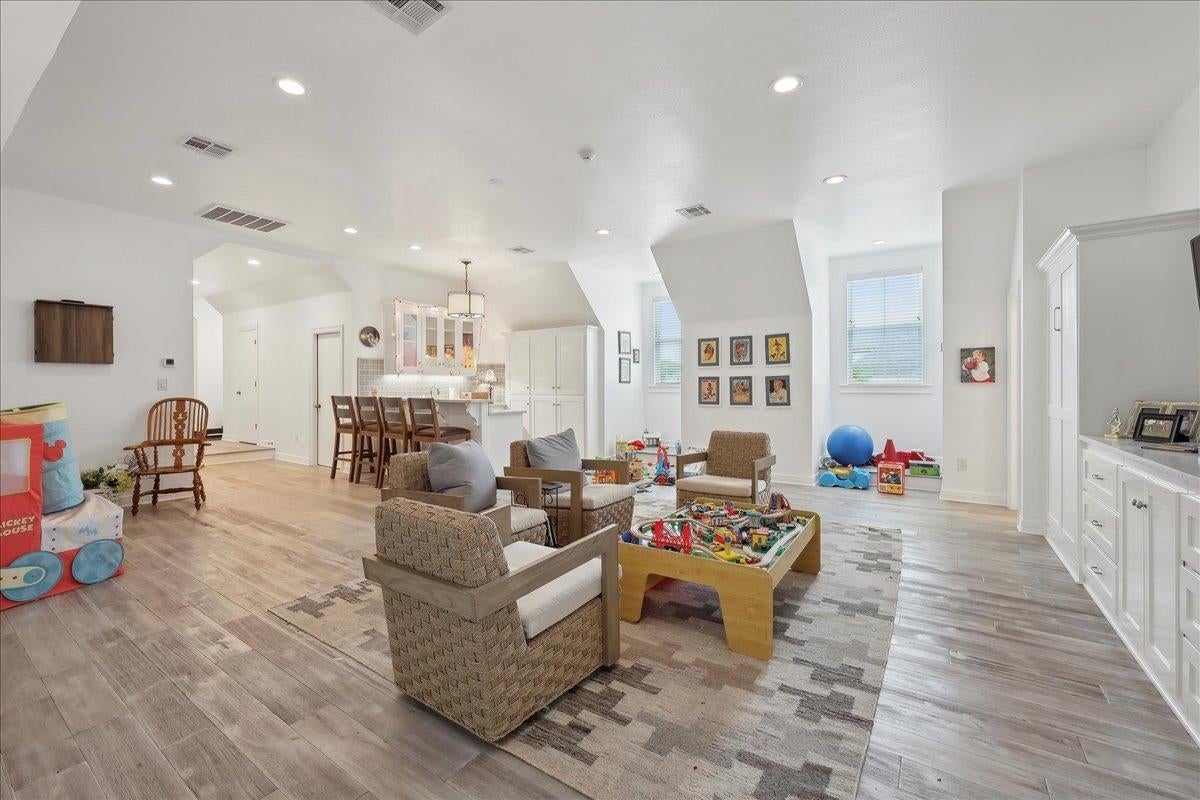 Beaumont, Texas, 77706, United States, 5 Bedrooms Bedrooms, ,6 BathroomsBathrooms,Residential,Active,1987247