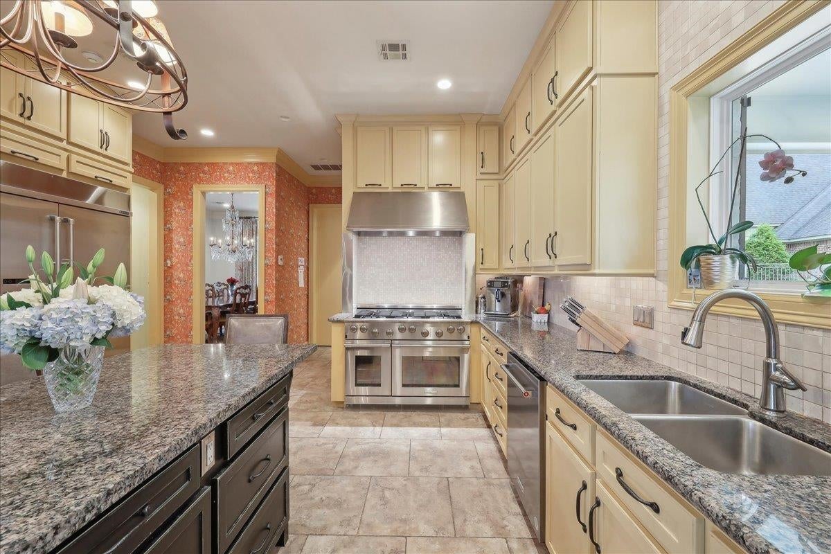 Beaumont, Texas, 77706, United States, 5 Bedrooms Bedrooms, ,6 BathroomsBathrooms,Residential,Active,1987247