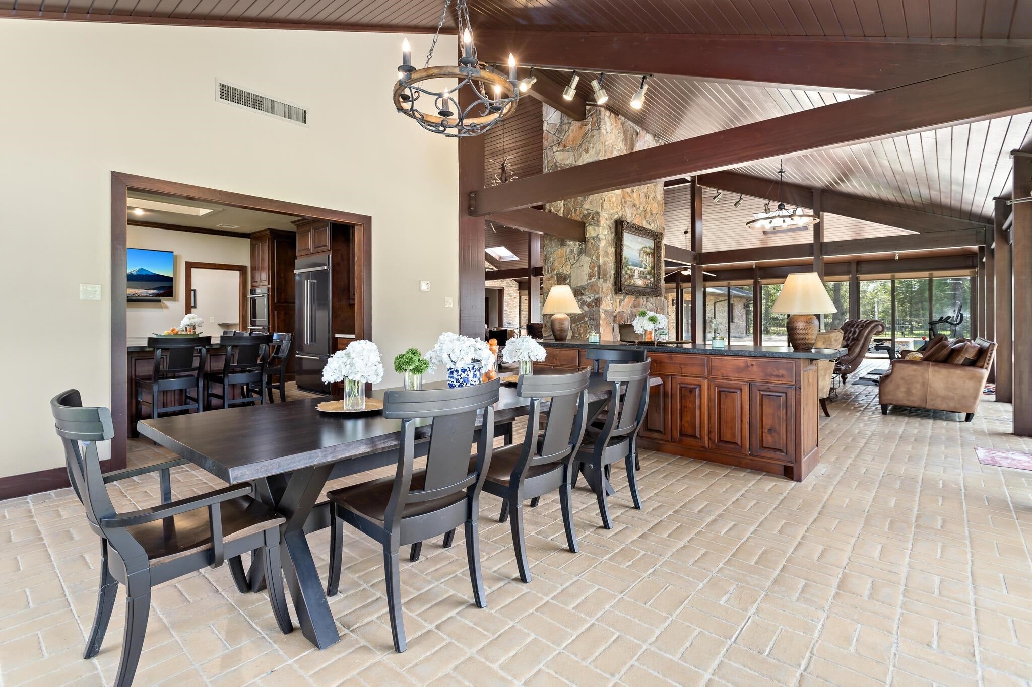 Sour Lake, Texas, 77659, United States, 5 Bedrooms Bedrooms, ,5 BathroomsBathrooms,Residential,Active,1962173