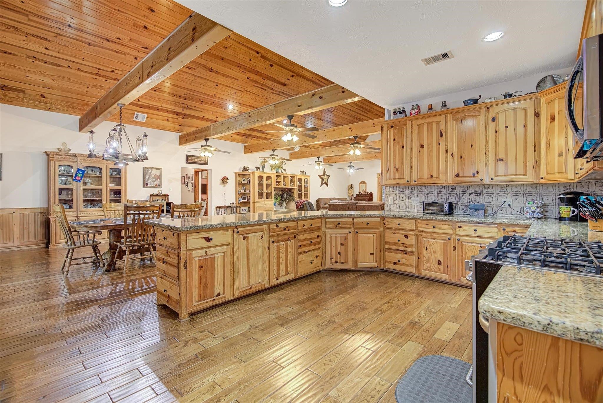 Liberty, Texas, 77575, United States, 7 Bedrooms Bedrooms, ,5 BathroomsBathrooms,Residential,Active,2007217