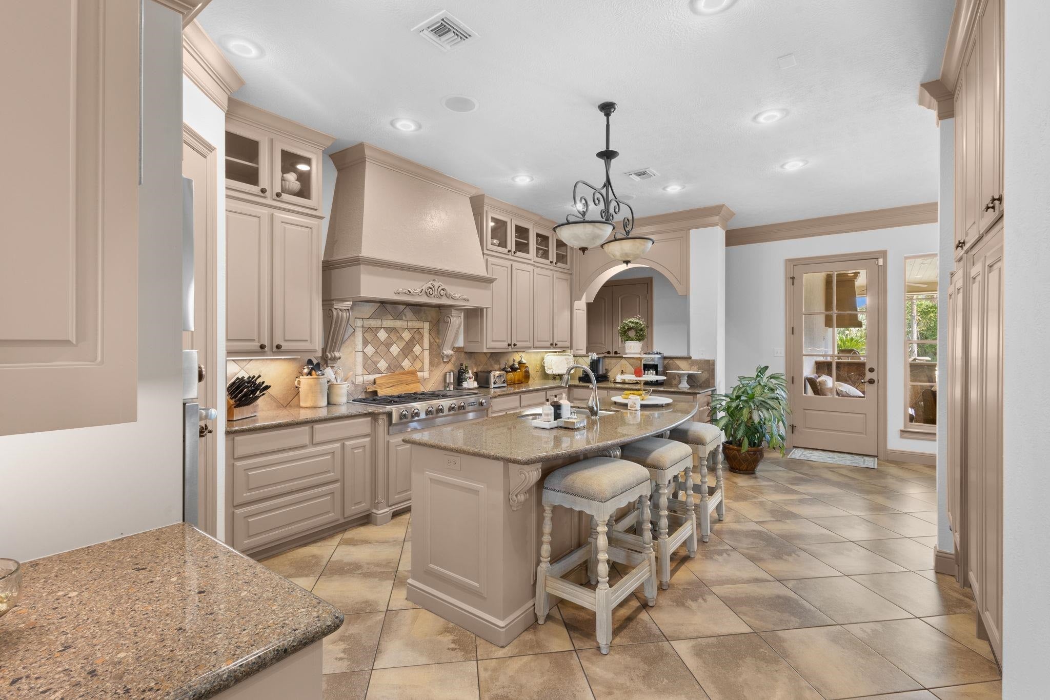 Beaumont, Texas, 77706, United States, 6 Bedrooms Bedrooms, ,7 BathroomsBathrooms,Residential,Active,1988792