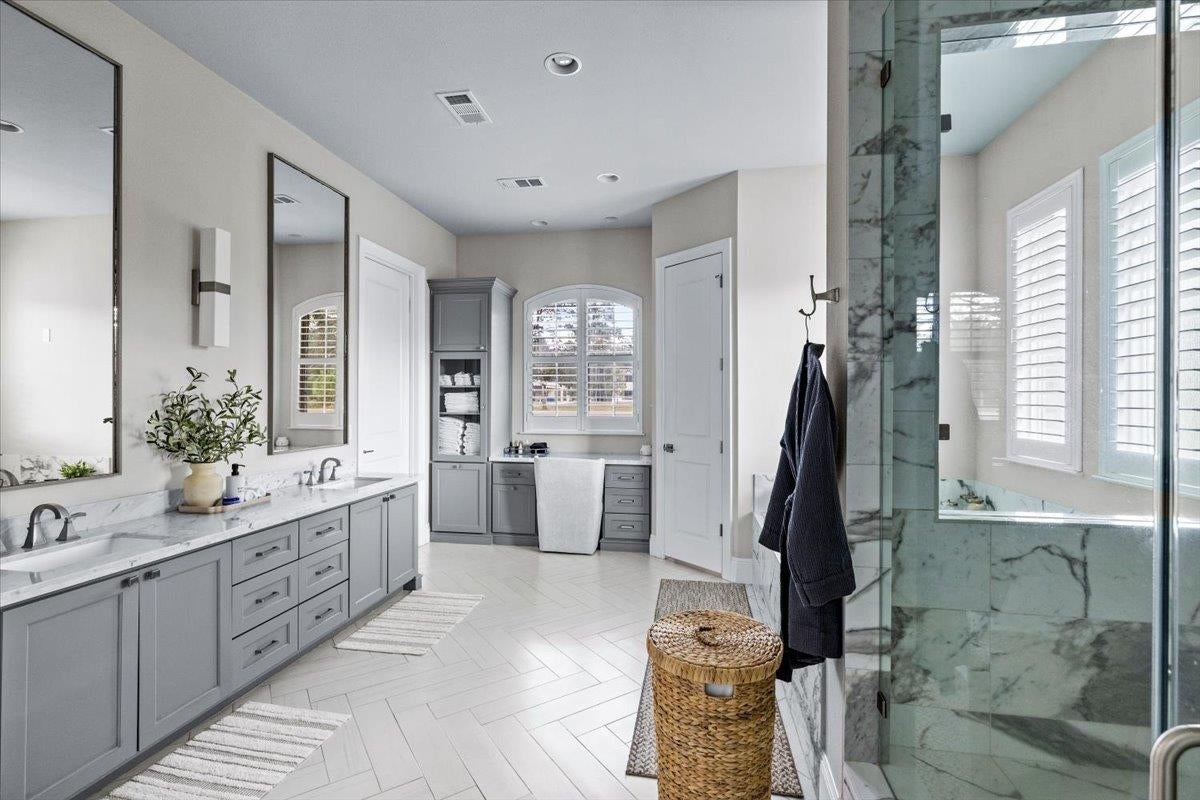 Kountze, Texas, 77625, United States, 4 Bedrooms Bedrooms, ,4 BathroomsBathrooms,Residential,Active,1988730