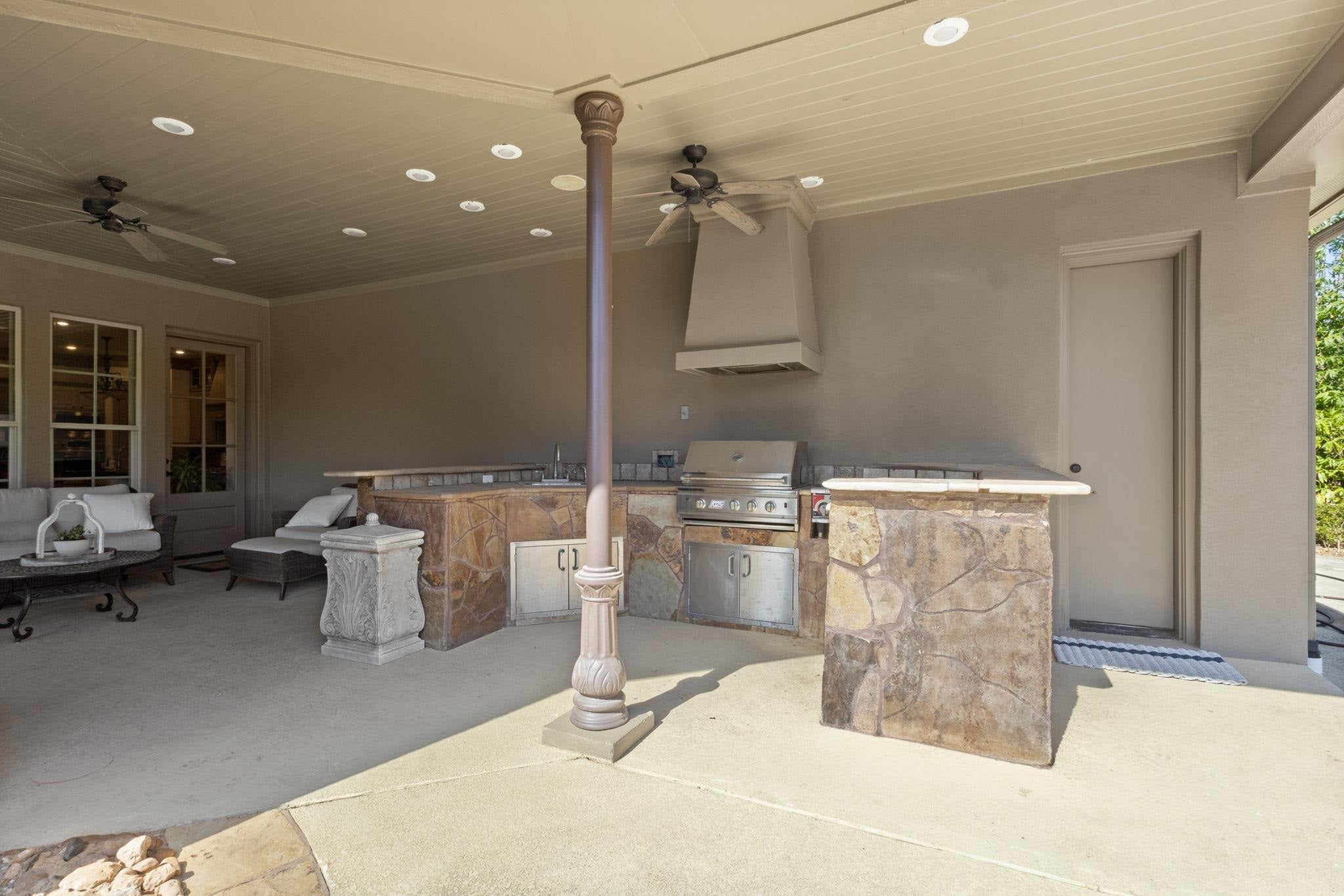 Beaumont, Texas, 77706, United States, 6 Bedrooms Bedrooms, ,7 BathroomsBathrooms,Residential,Active,1988792