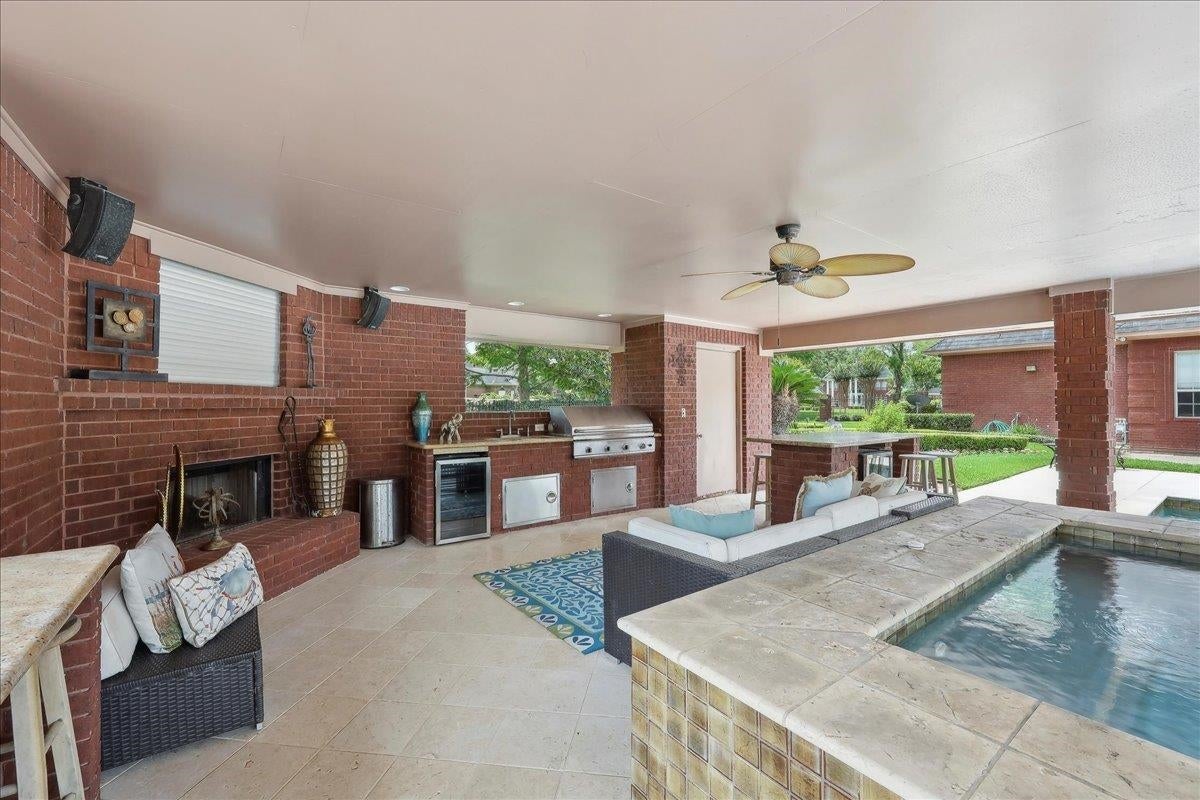 Beaumont, Texas, 77707, United States, 6 Bedrooms Bedrooms, ,10 BathroomsBathrooms,Residential,Active,1853261