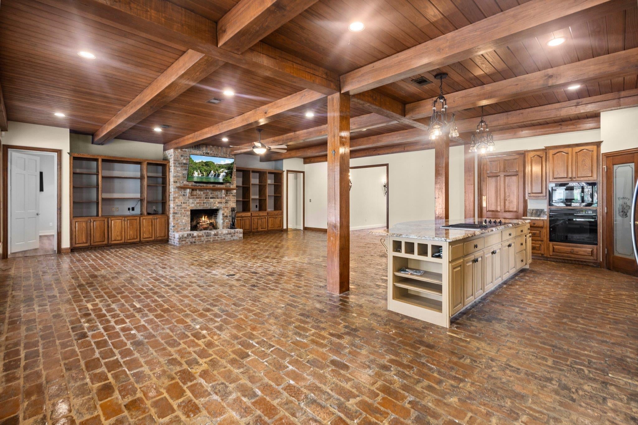 Winnie, Texas, 77665, United States, 3 Bedrooms Bedrooms, ,4 BathroomsBathrooms,Residential,Active,1963426