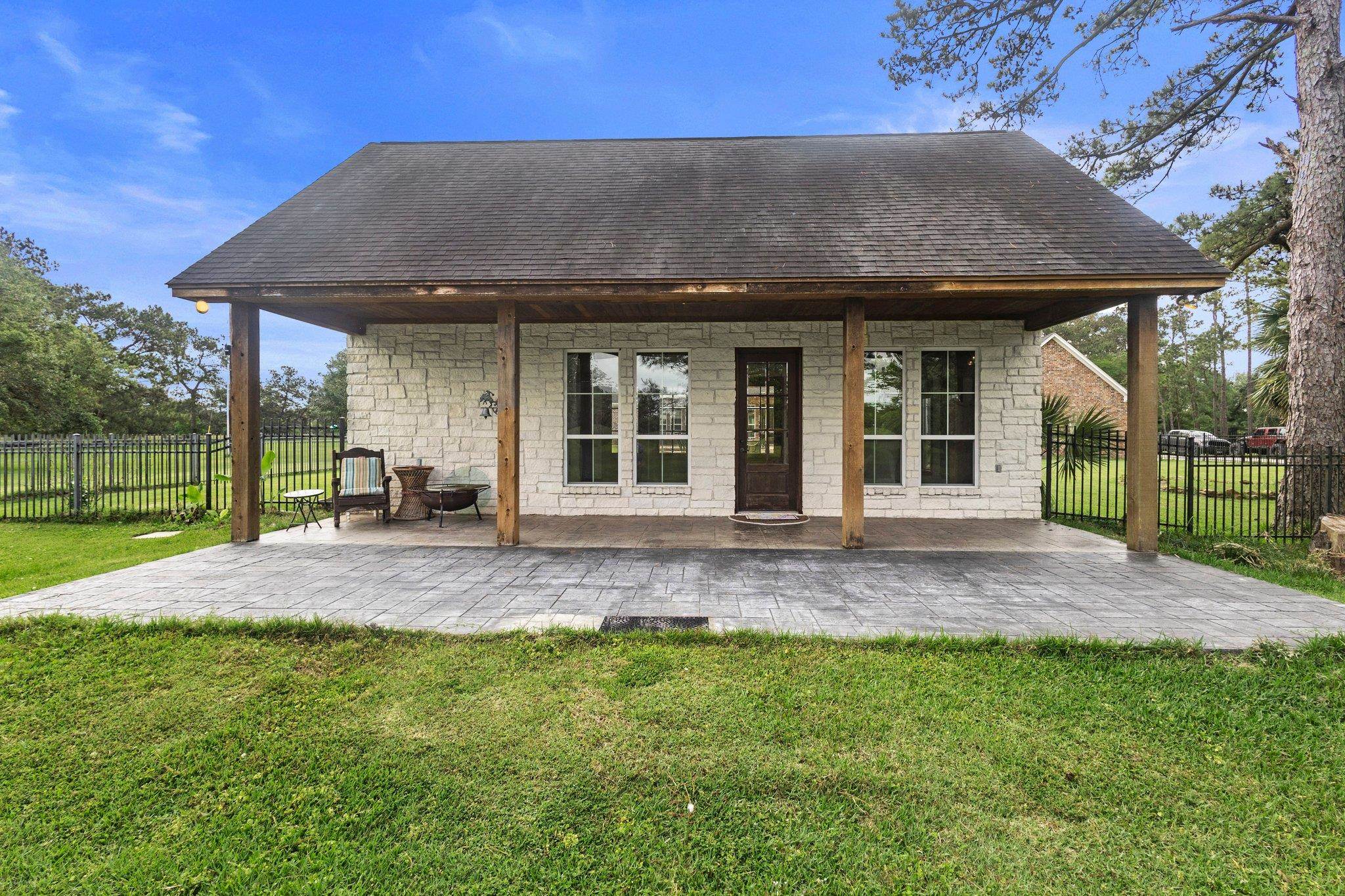 Winnie, Texas, 77665, United States, 3 Bedrooms Bedrooms, ,4 BathroomsBathrooms,Residential,Active,1963426