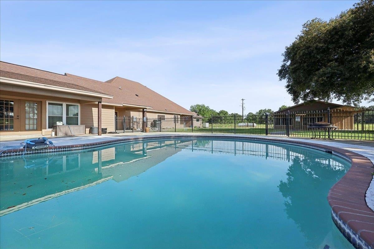 Kirbyville, Texas, 75956, United States, 3 Bedrooms Bedrooms, ,3 BathroomsBathrooms,Residential,Active,2001048