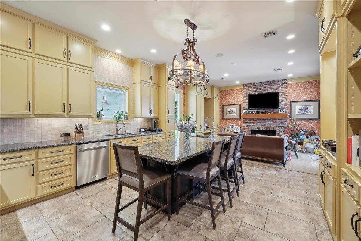 Beaumont, Texas, 77706, United States, 5 Bedrooms Bedrooms, ,6 BathroomsBathrooms,Residential,Active,1798219