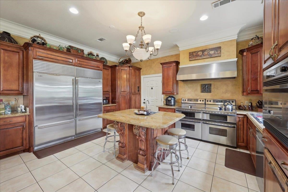 Beaumont, Texas, 77707, United States, 6 Bedrooms Bedrooms, ,10 BathroomsBathrooms,Residential,Active,1853261