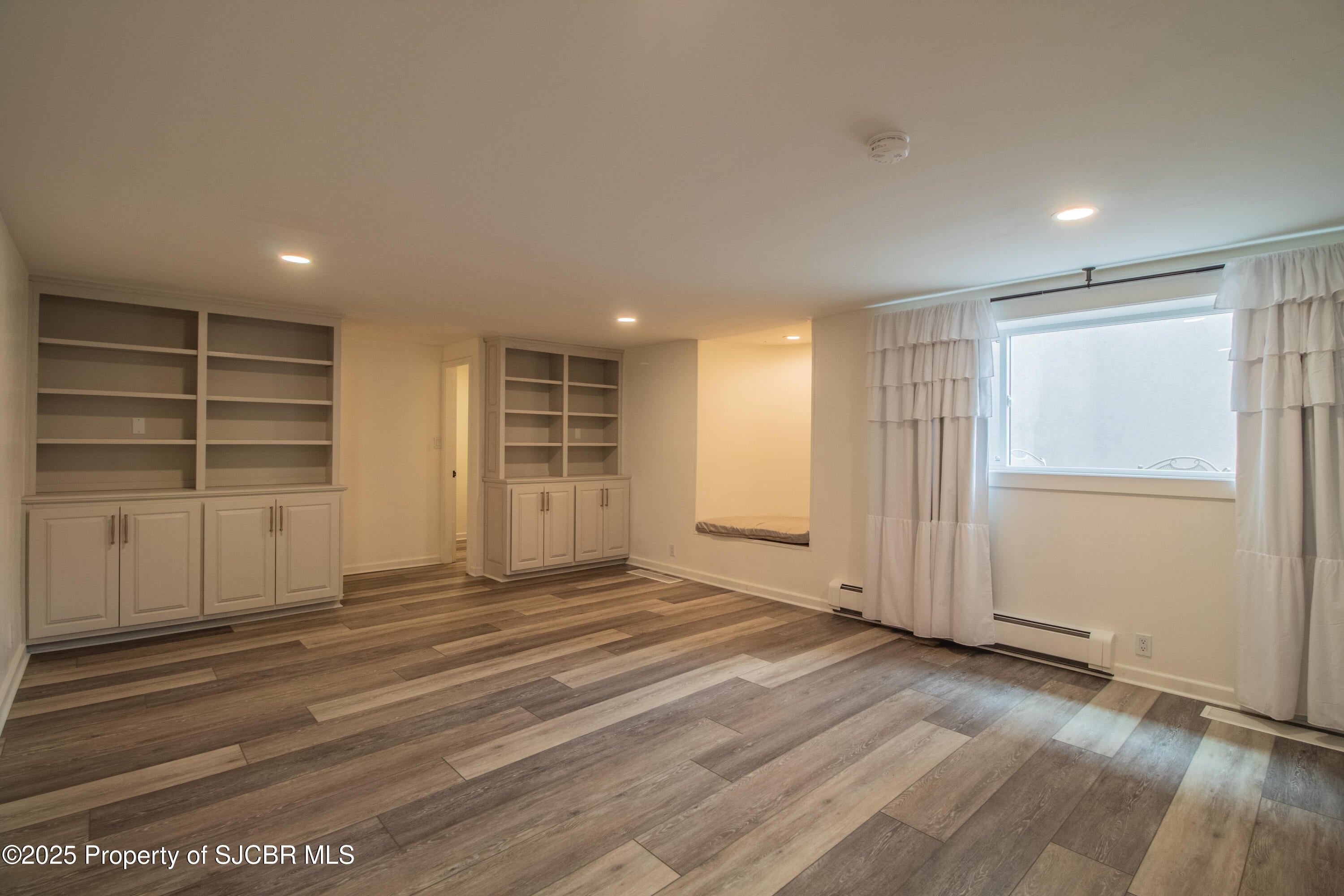 Farmington, New Mexico, 87401, United States, 5 Bedrooms Bedrooms, ,5 BathroomsBathrooms,Residential,Active,1942355