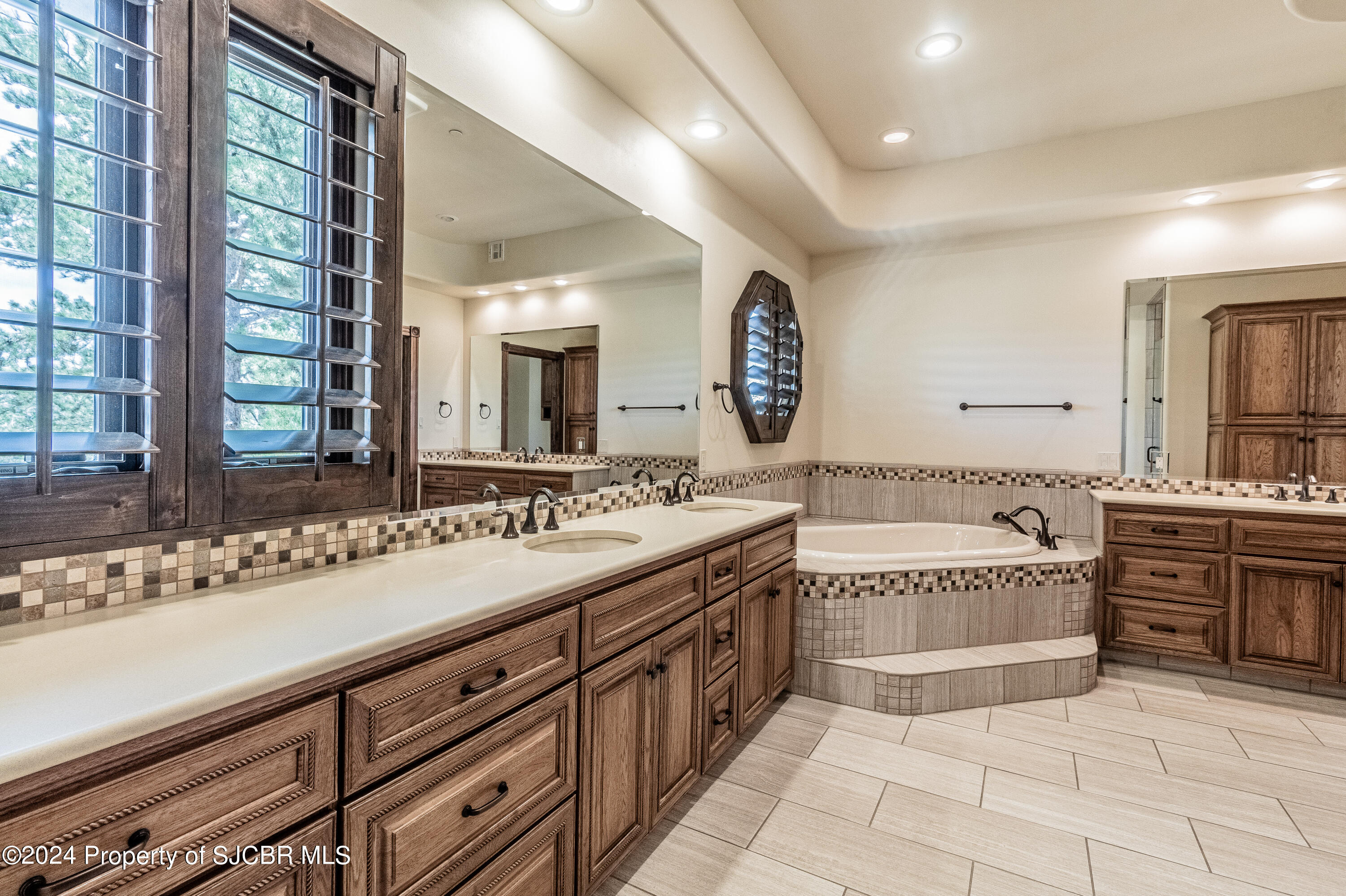 Farmington, New Mexico, 87401, United States, 4 Bedrooms Bedrooms, ,5 BathroomsBathrooms,Residential,Active,1959553