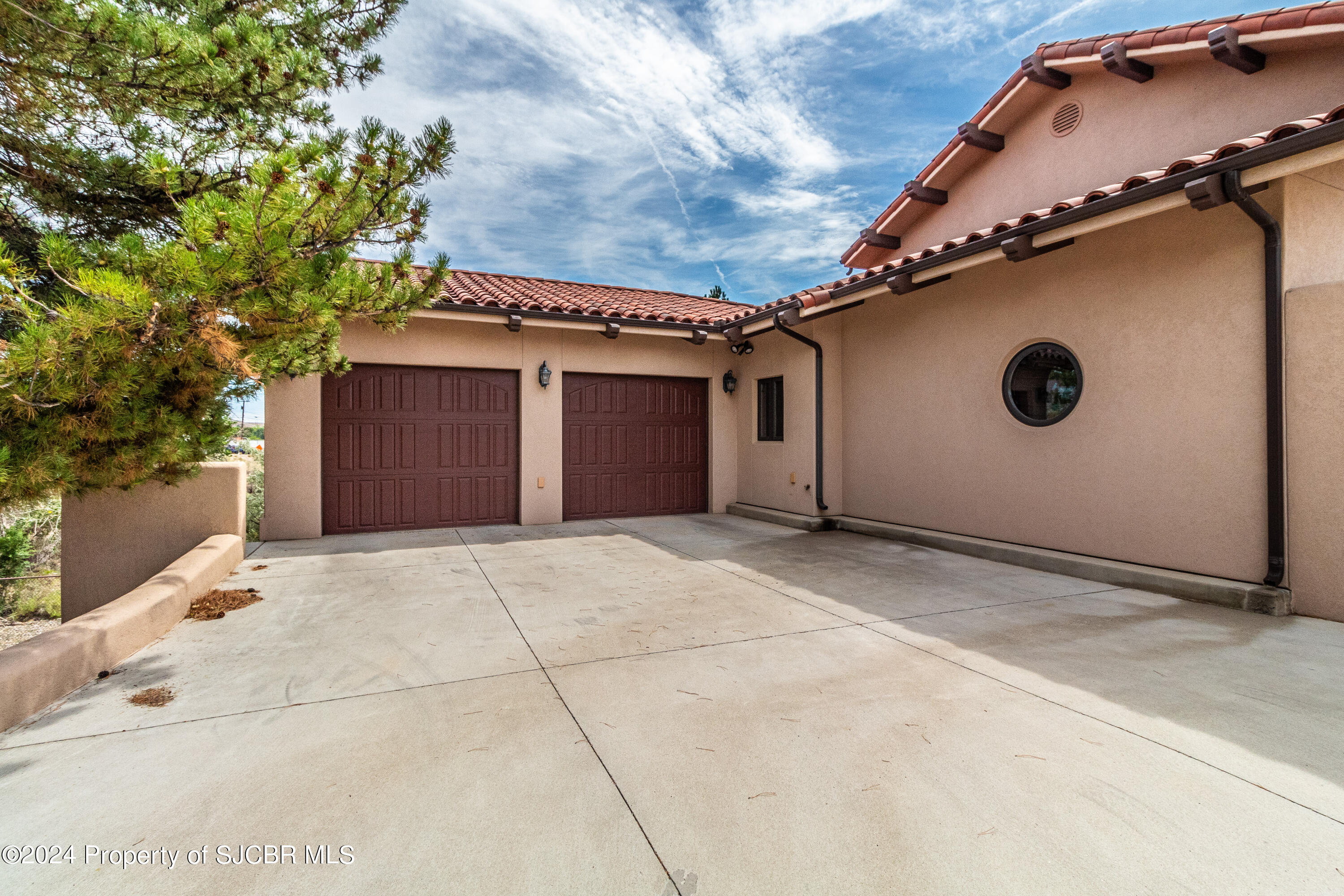Farmington, New Mexico, 87401, United States, 4 Bedrooms Bedrooms, ,5 BathroomsBathrooms,Residential,Active,1959553