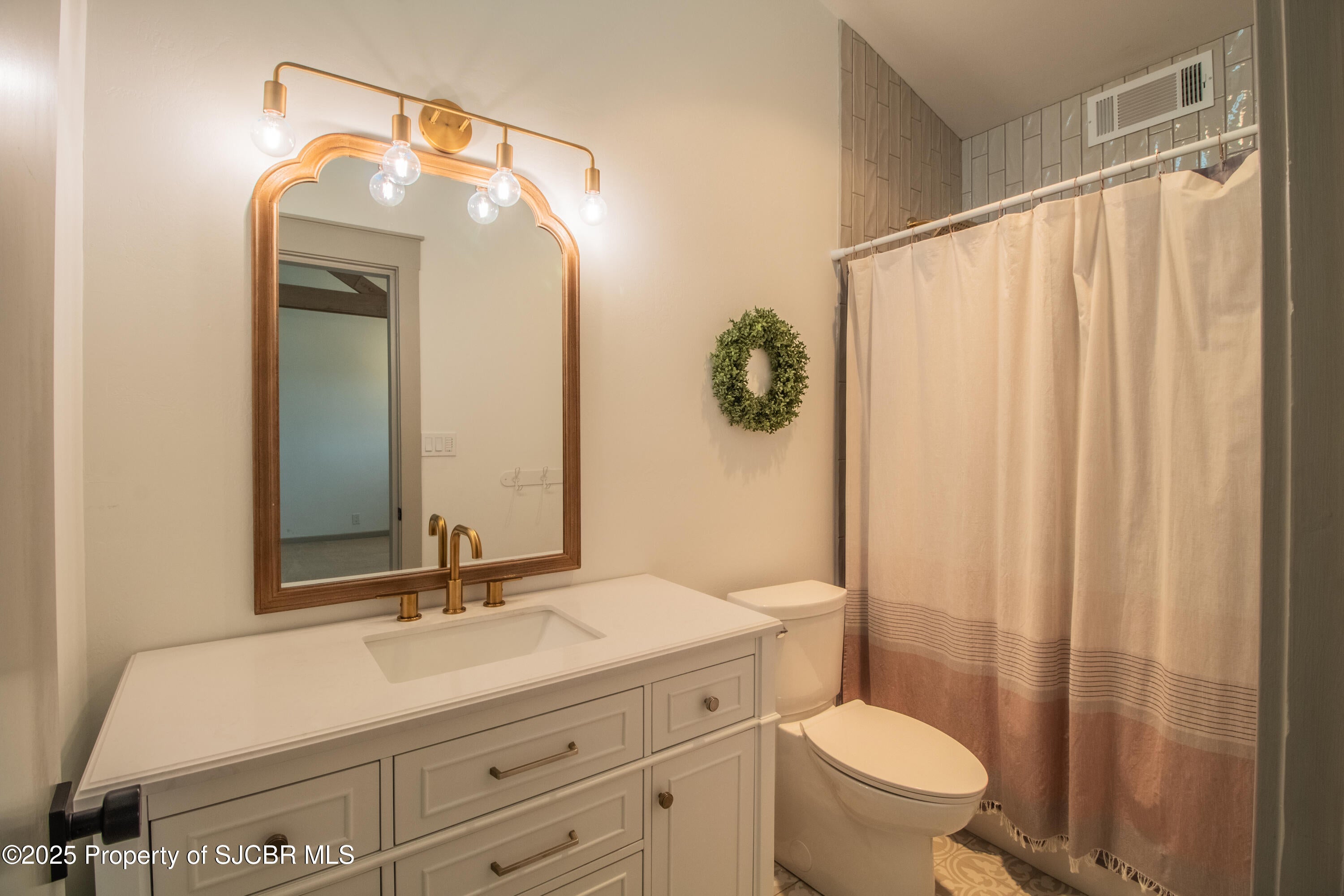 Farmington, New Mexico, 87401, United States, 5 Bedrooms Bedrooms, ,5 BathroomsBathrooms,Residential,Active,1942355