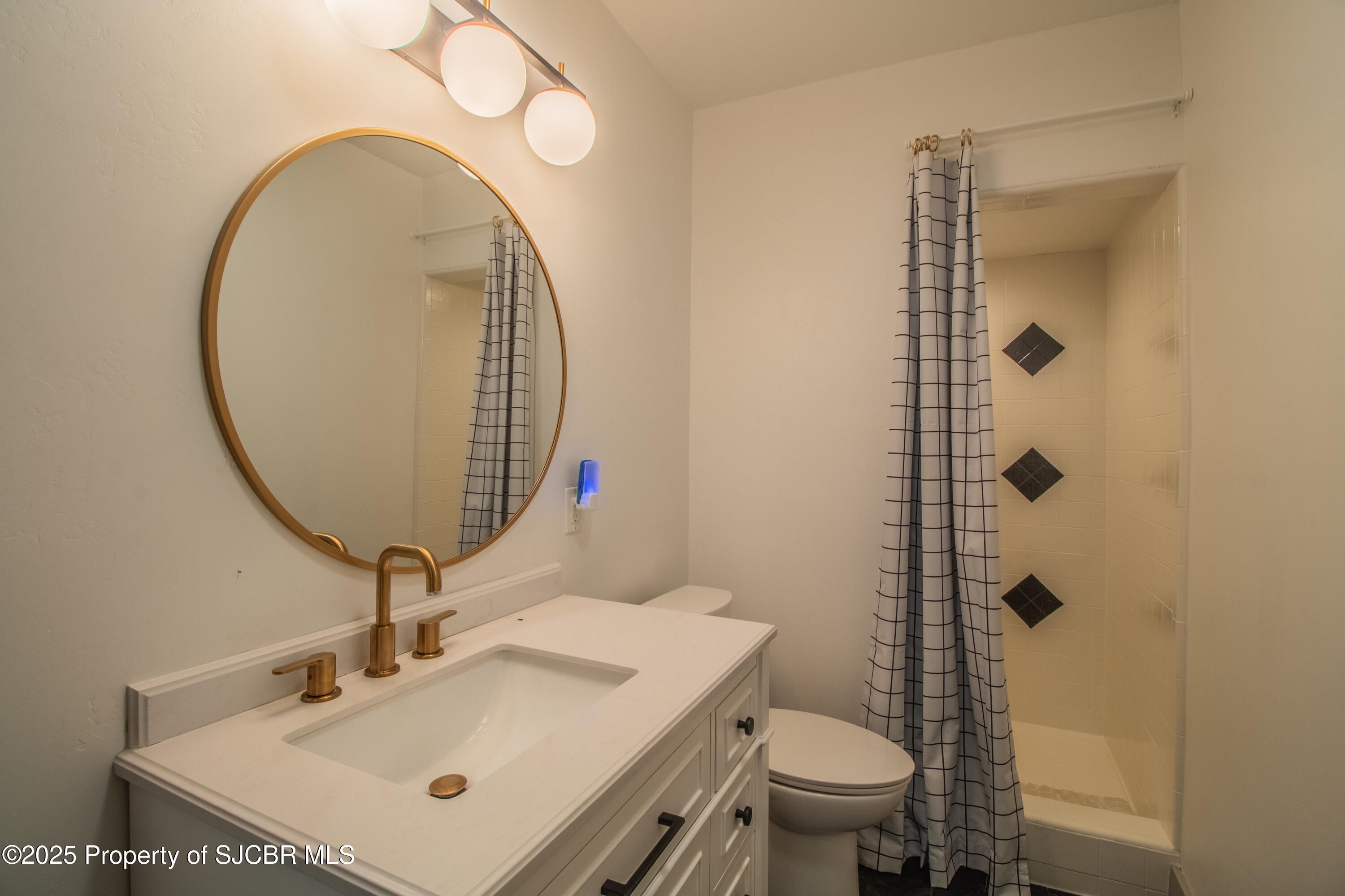 Farmington, New Mexico, 87401, United States, 5 Bedrooms Bedrooms, ,5 BathroomsBathrooms,Residential,Active,1942355