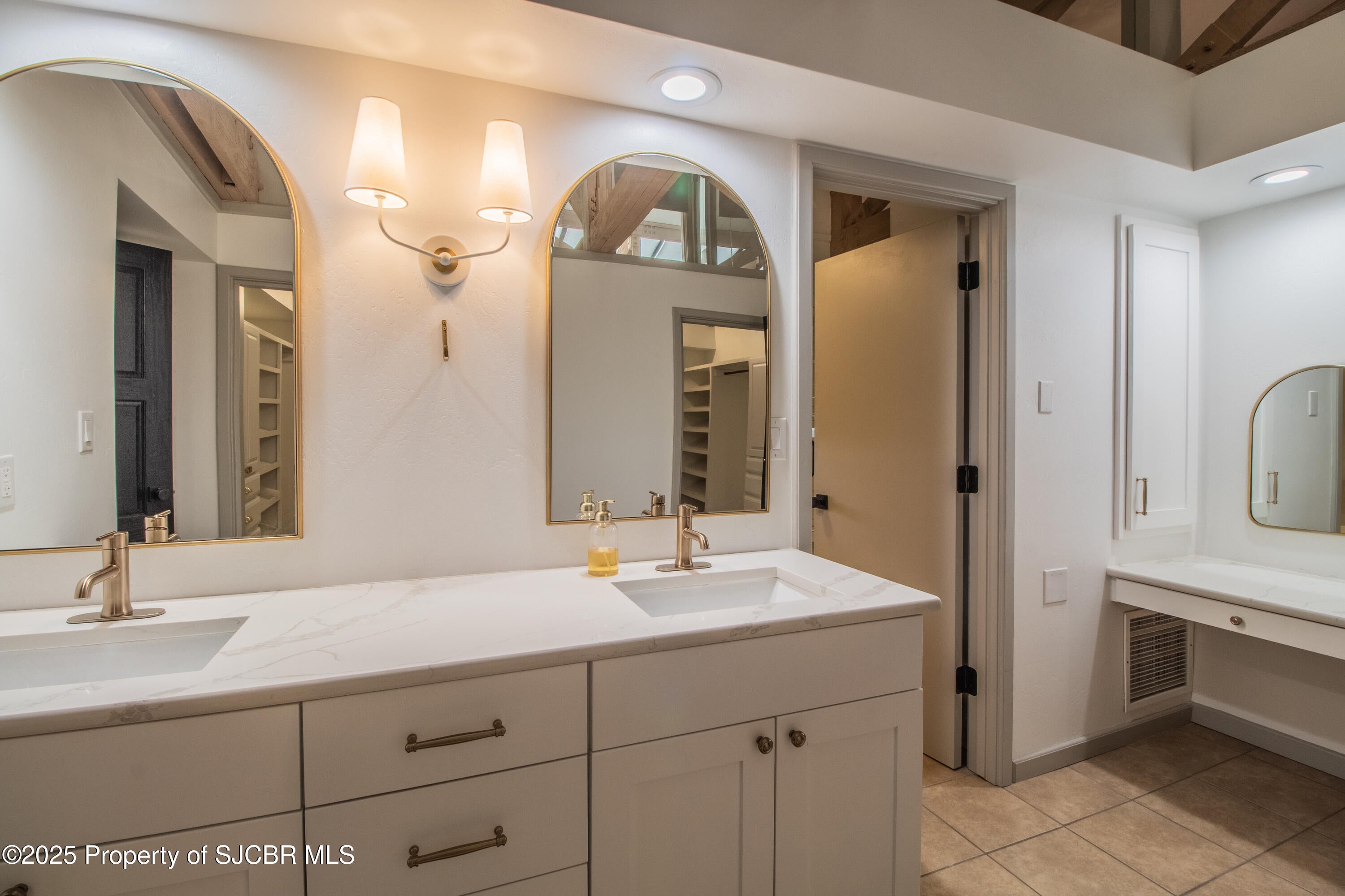 Farmington, New Mexico, 87401, United States, 5 Bedrooms Bedrooms, ,5 BathroomsBathrooms,Residential,Active,1942355