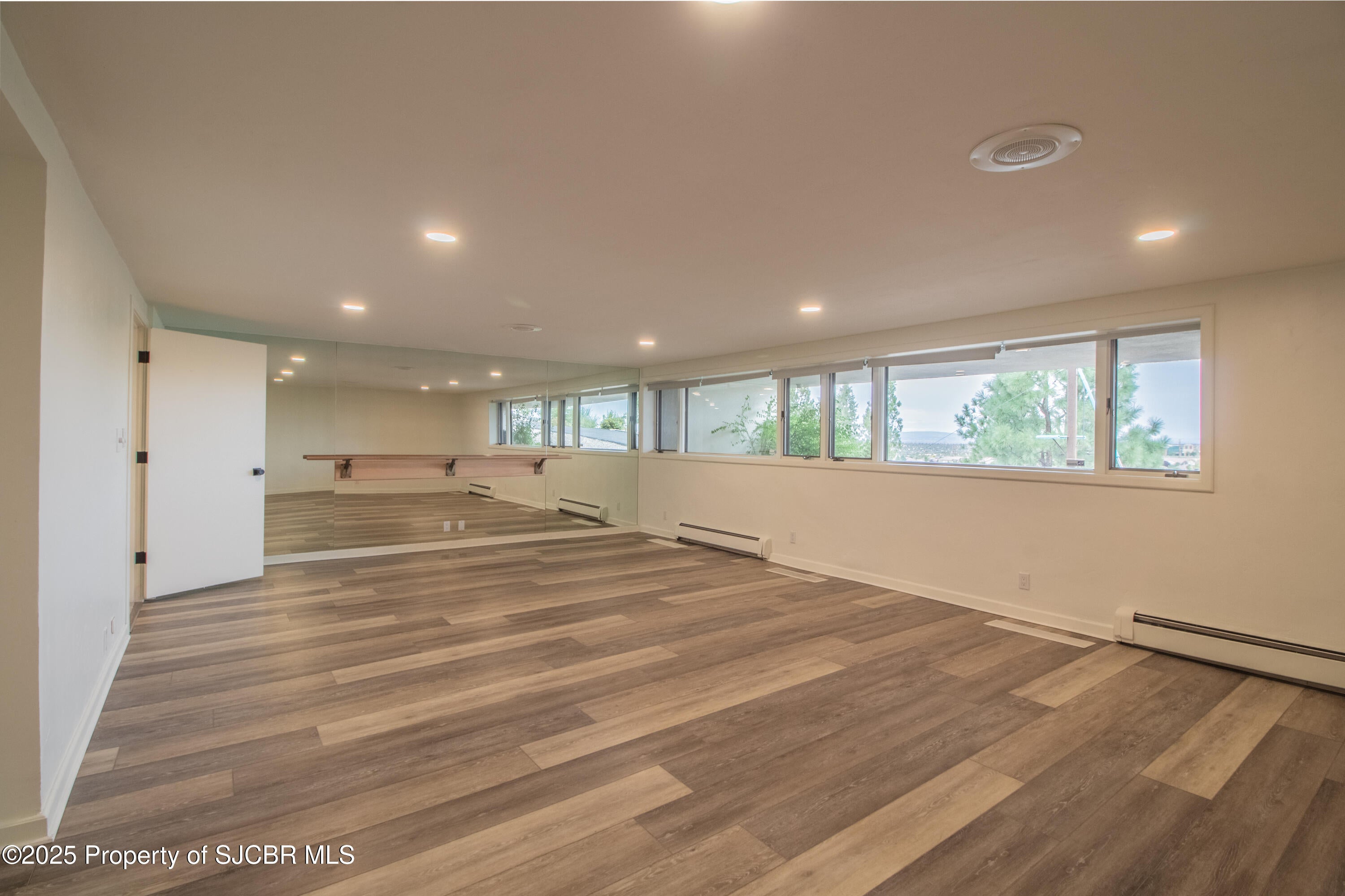 Farmington, New Mexico, 87401, United States, 5 Bedrooms Bedrooms, ,5 BathroomsBathrooms,Residential,Active,1942355